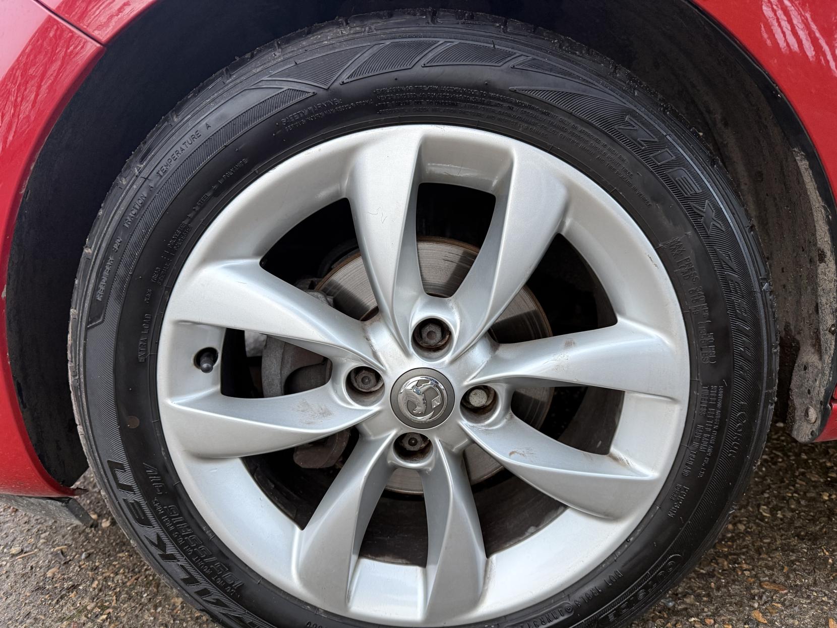 Vauxhall ADAM 1.2 16v JAM Hatchback 3dr Petrol Manual Euro 5 (70 ps)