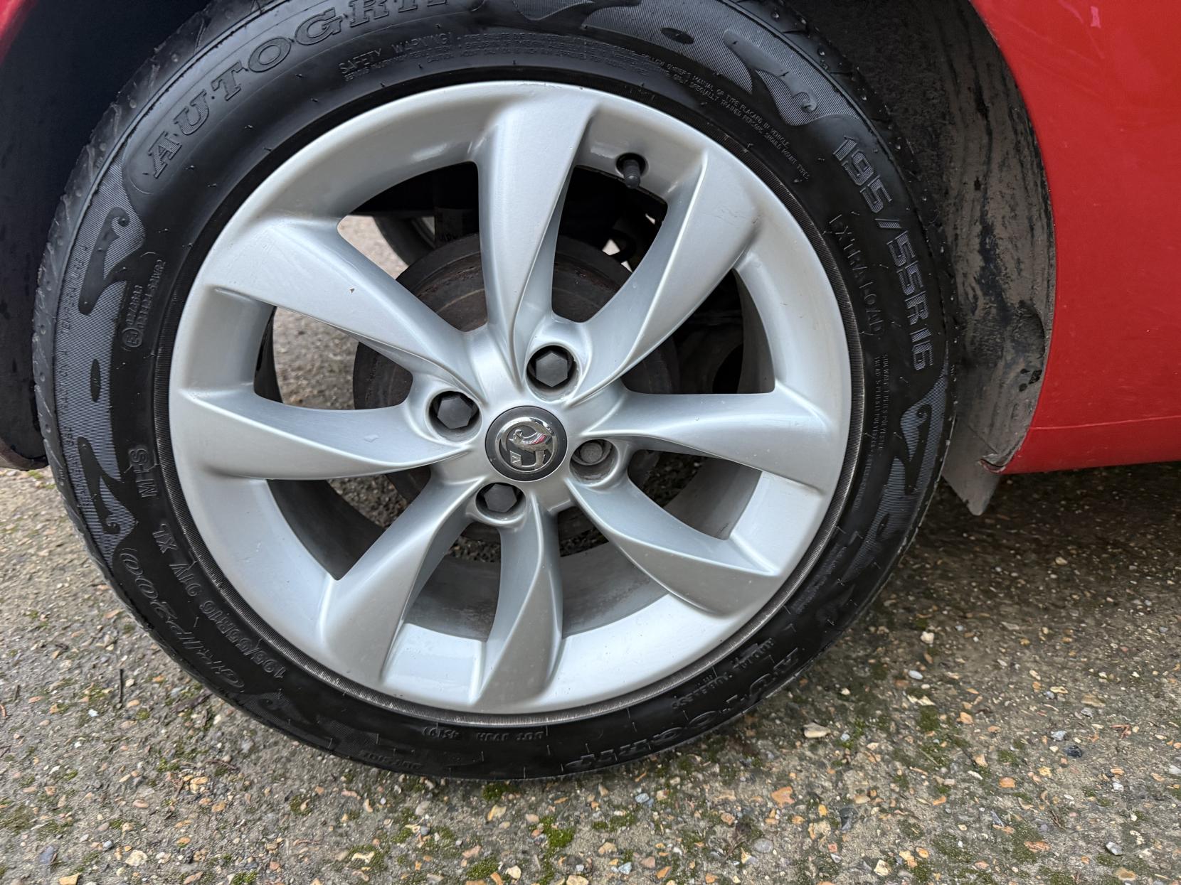 Vauxhall ADAM 1.2 16v JAM Hatchback 3dr Petrol Manual Euro 5 (70 ps)