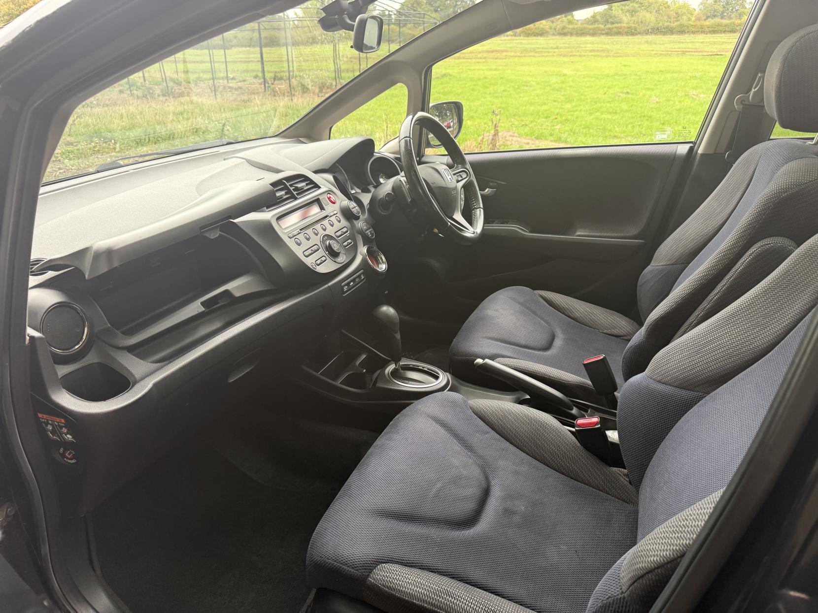 Honda Jazz 1.4 i-VTEC EX Hatchback 5dr Petrol CVT Euro 5 (99 ps)
