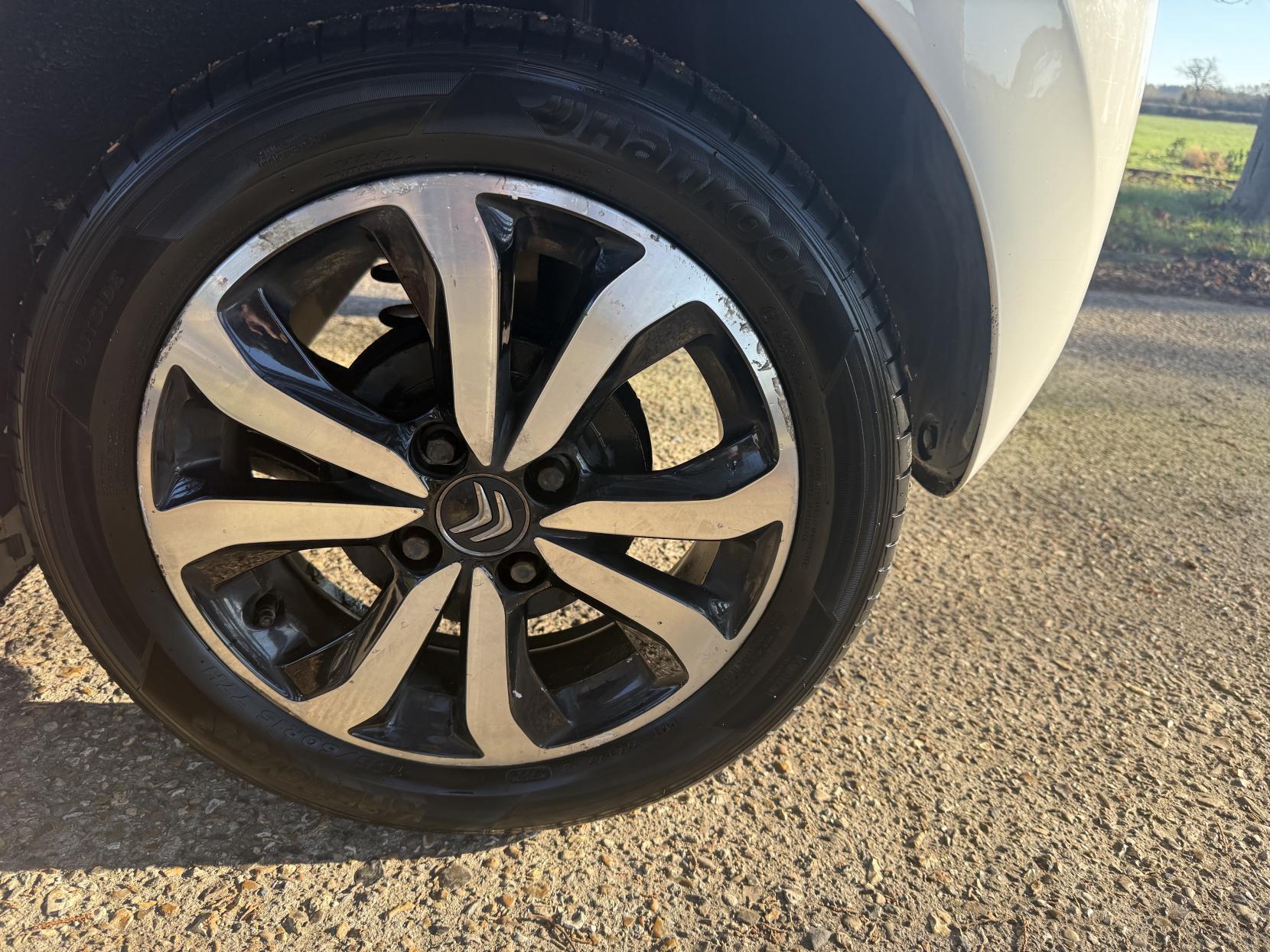 Citroen C1 1.2 PureTech Flair Hatchback 3dr Petrol Manual Euro 6 (82 ps)