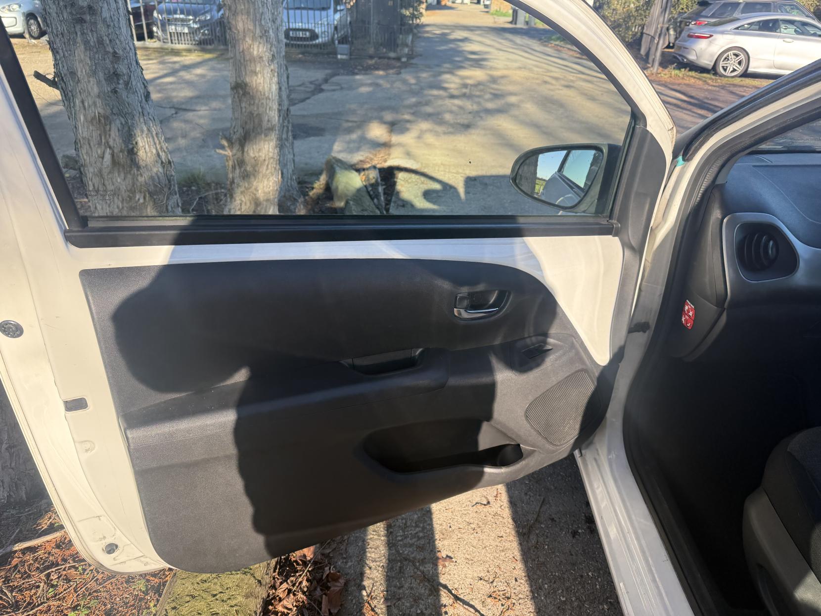 Citroen C1 1.2 PureTech Flair Hatchback 3dr Petrol Manual Euro 6 (82 ps)