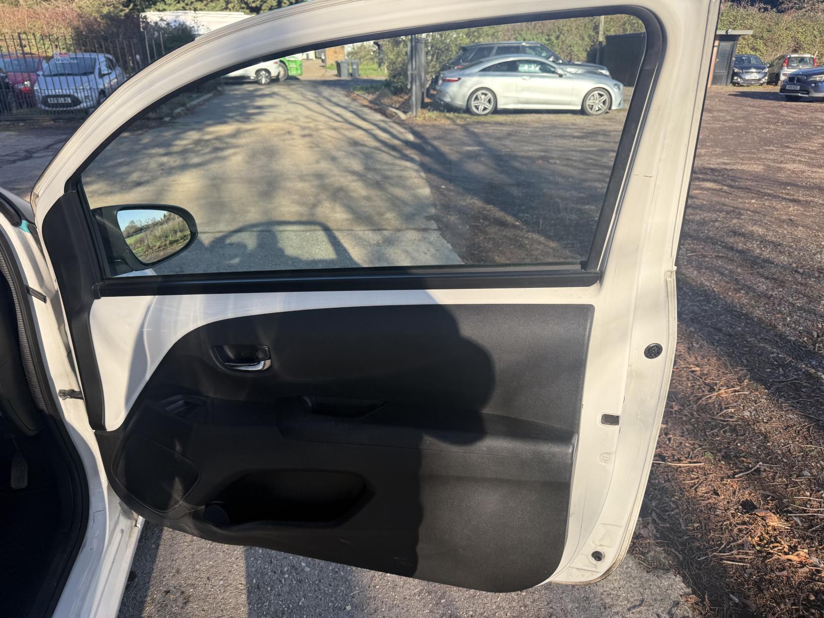 Citroen C1 1.2 PureTech Flair Hatchback 3dr Petrol Manual Euro 6 (82 ps)