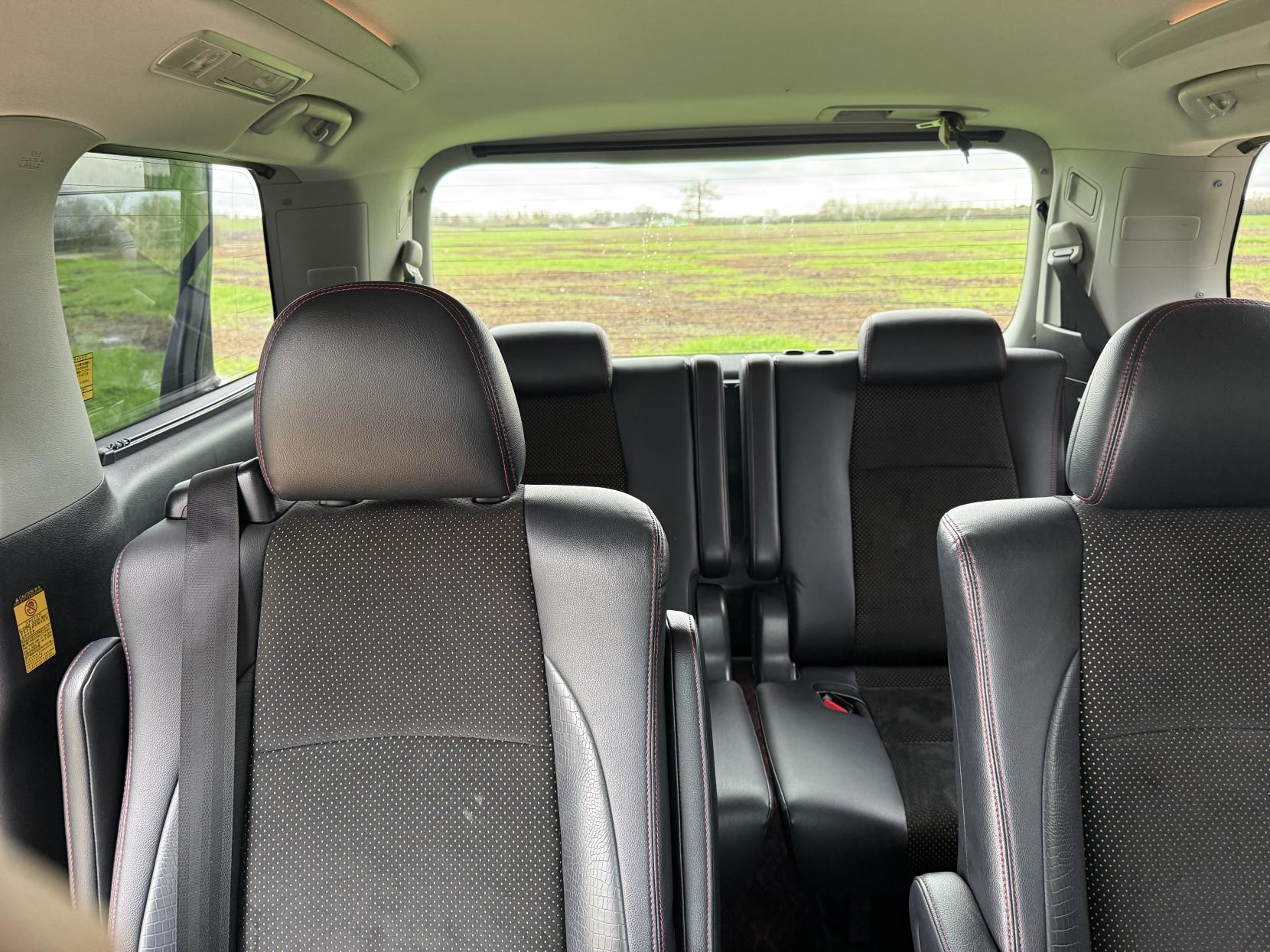 Toyota Vellfire 2369