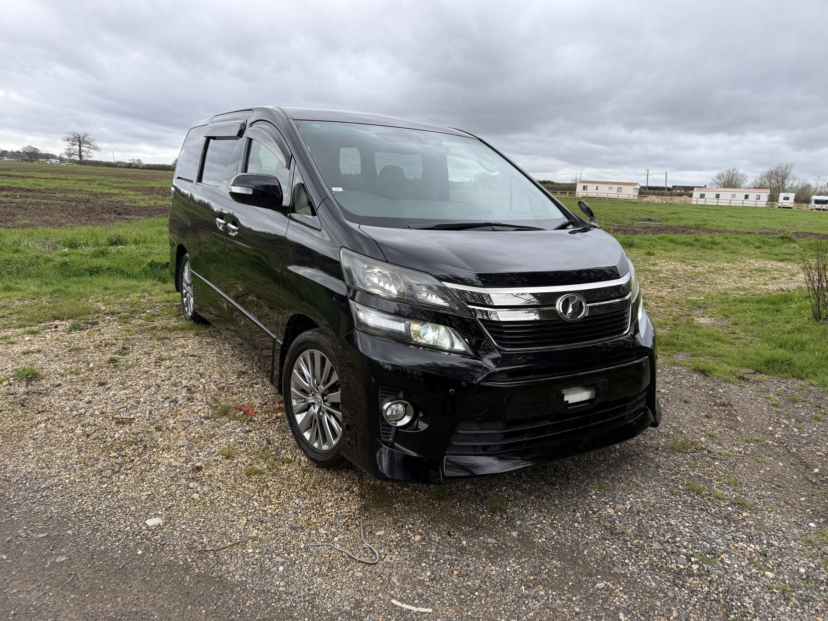 Toyota Vellfire 2369