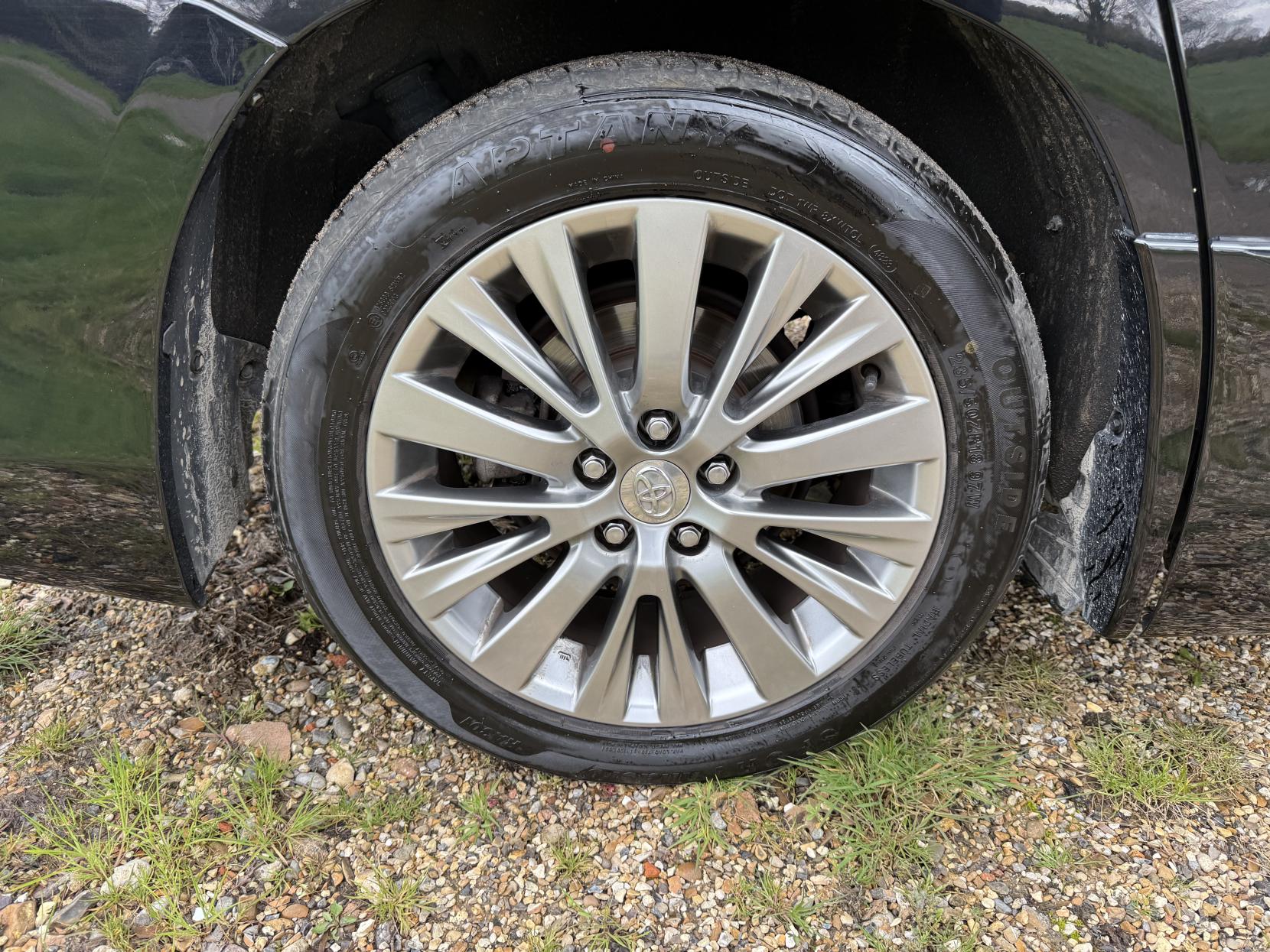 Toyota Vellfire 2369