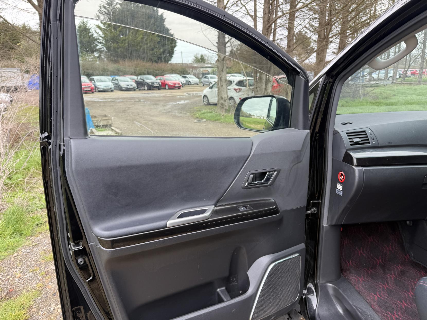 Toyota Vellfire 2369