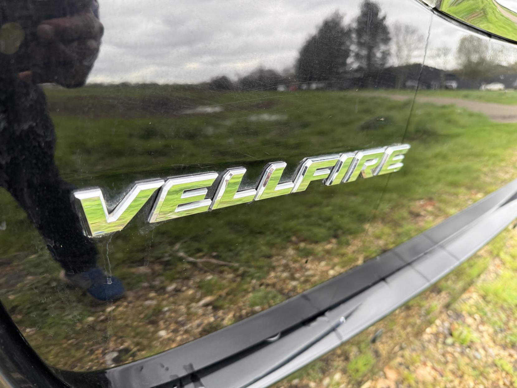 Toyota Vellfire 2369