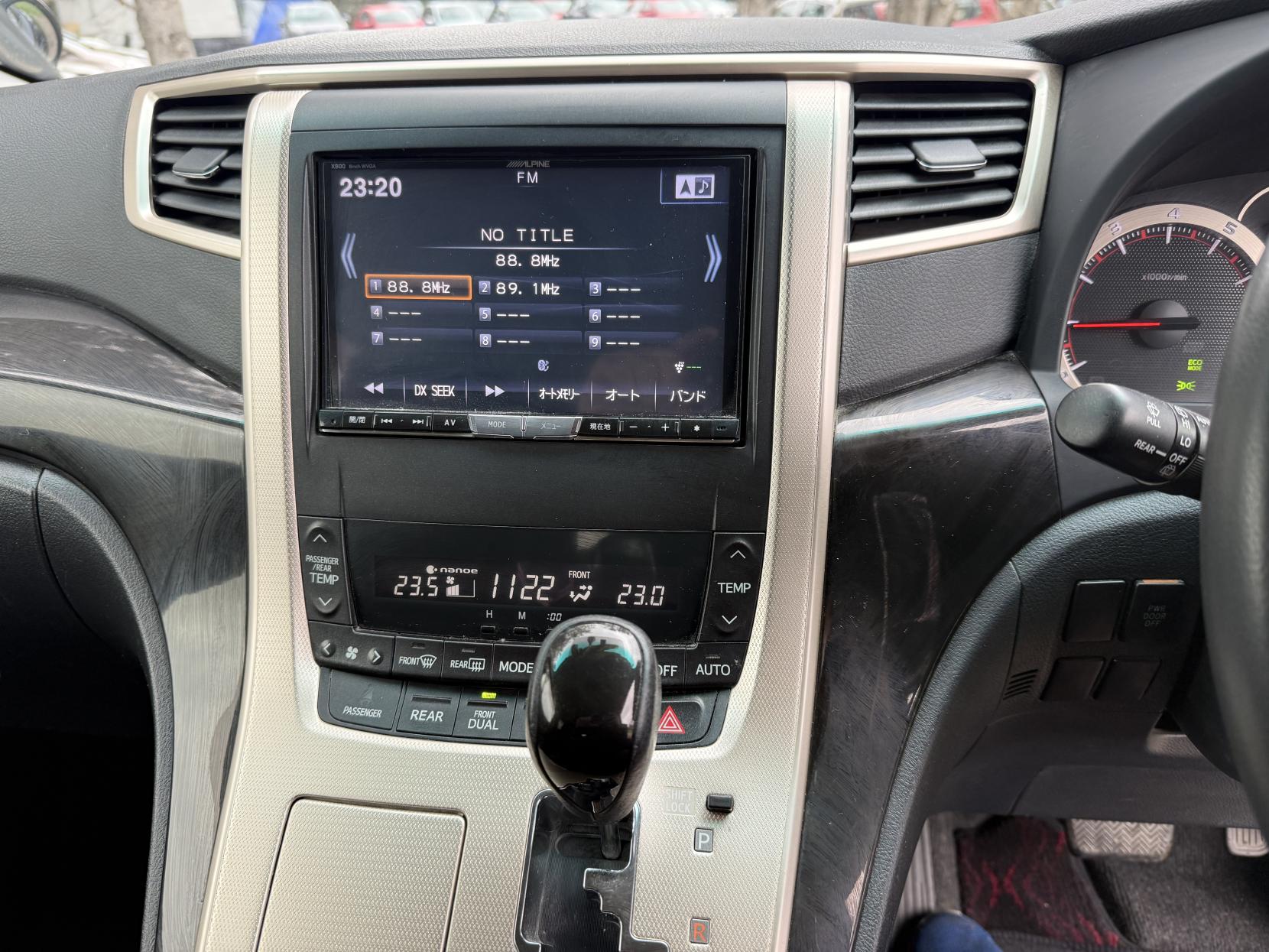 Toyota Vellfire 2369