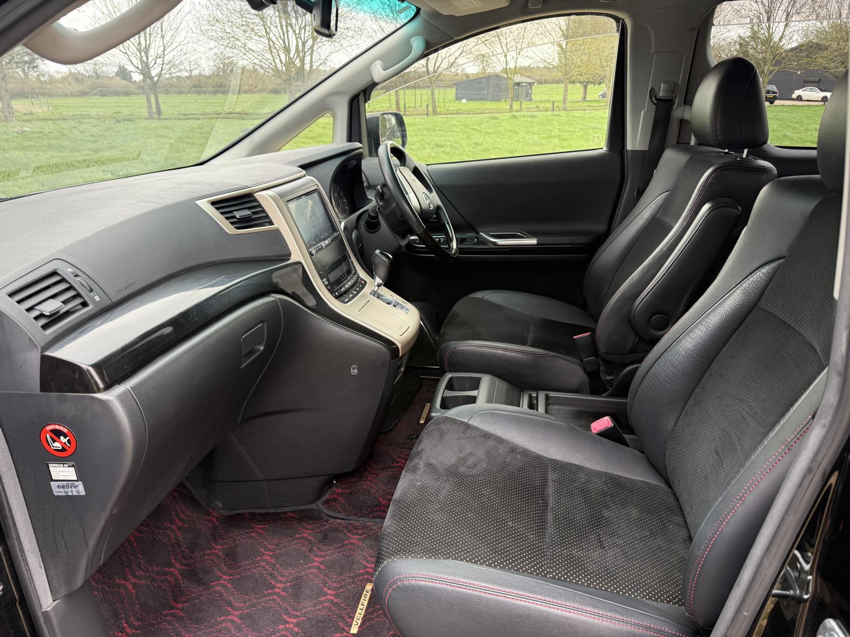 Toyota Vellfire 2369