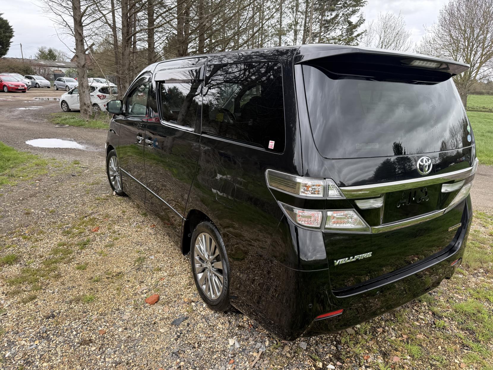 Toyota Vellfire 2369