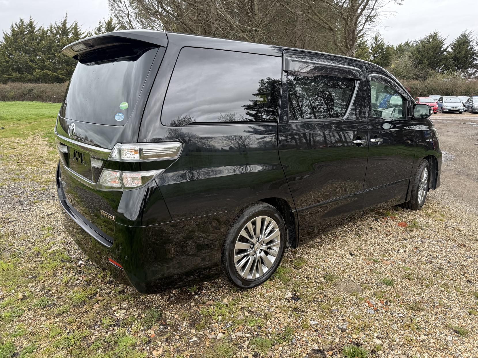 Toyota Vellfire 2369