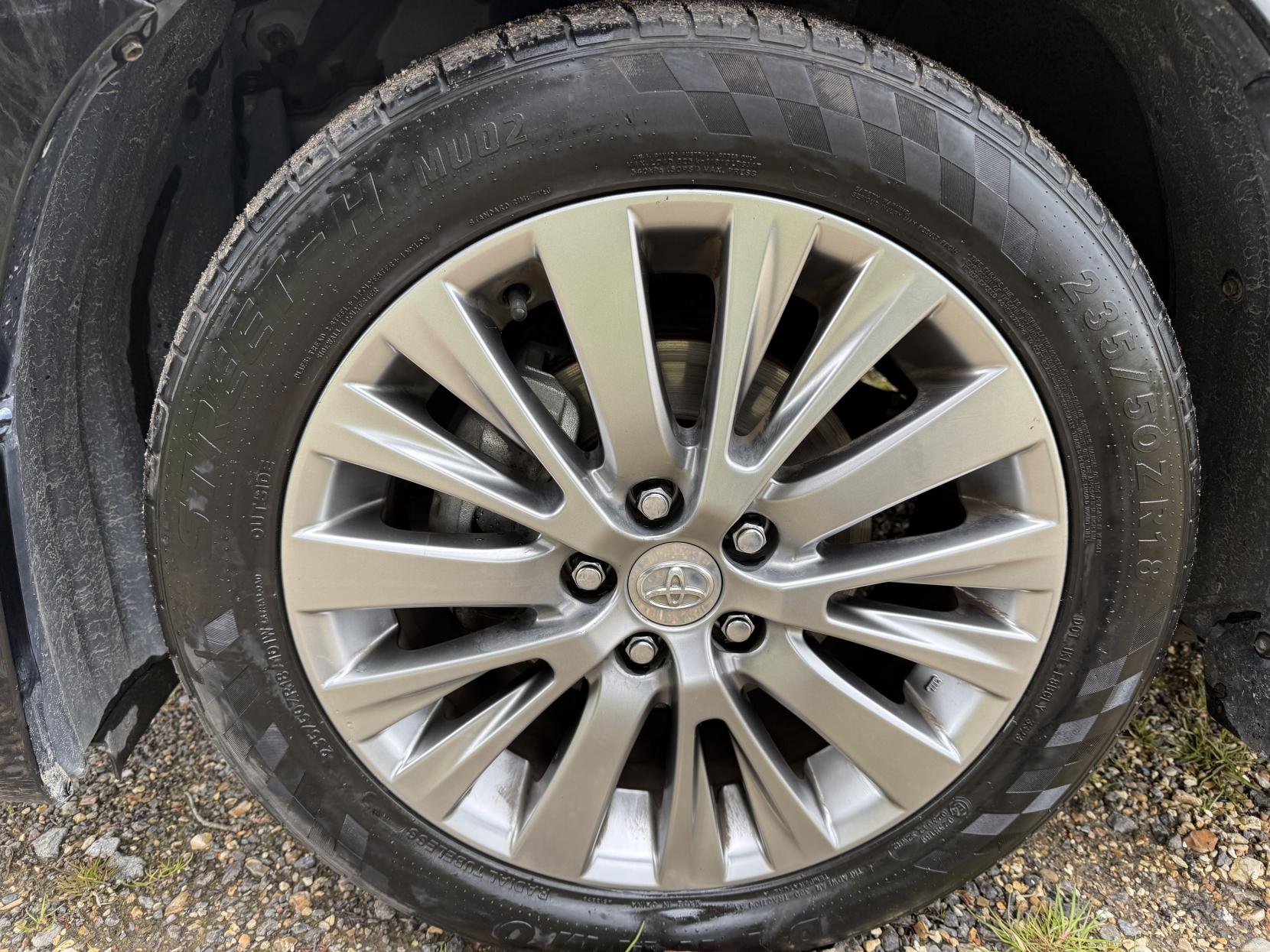 Toyota Vellfire 2369