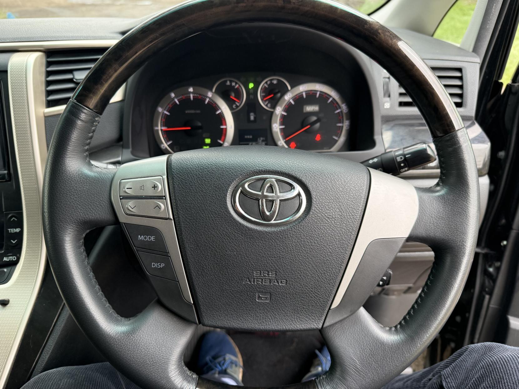 Toyota Vellfire 2369