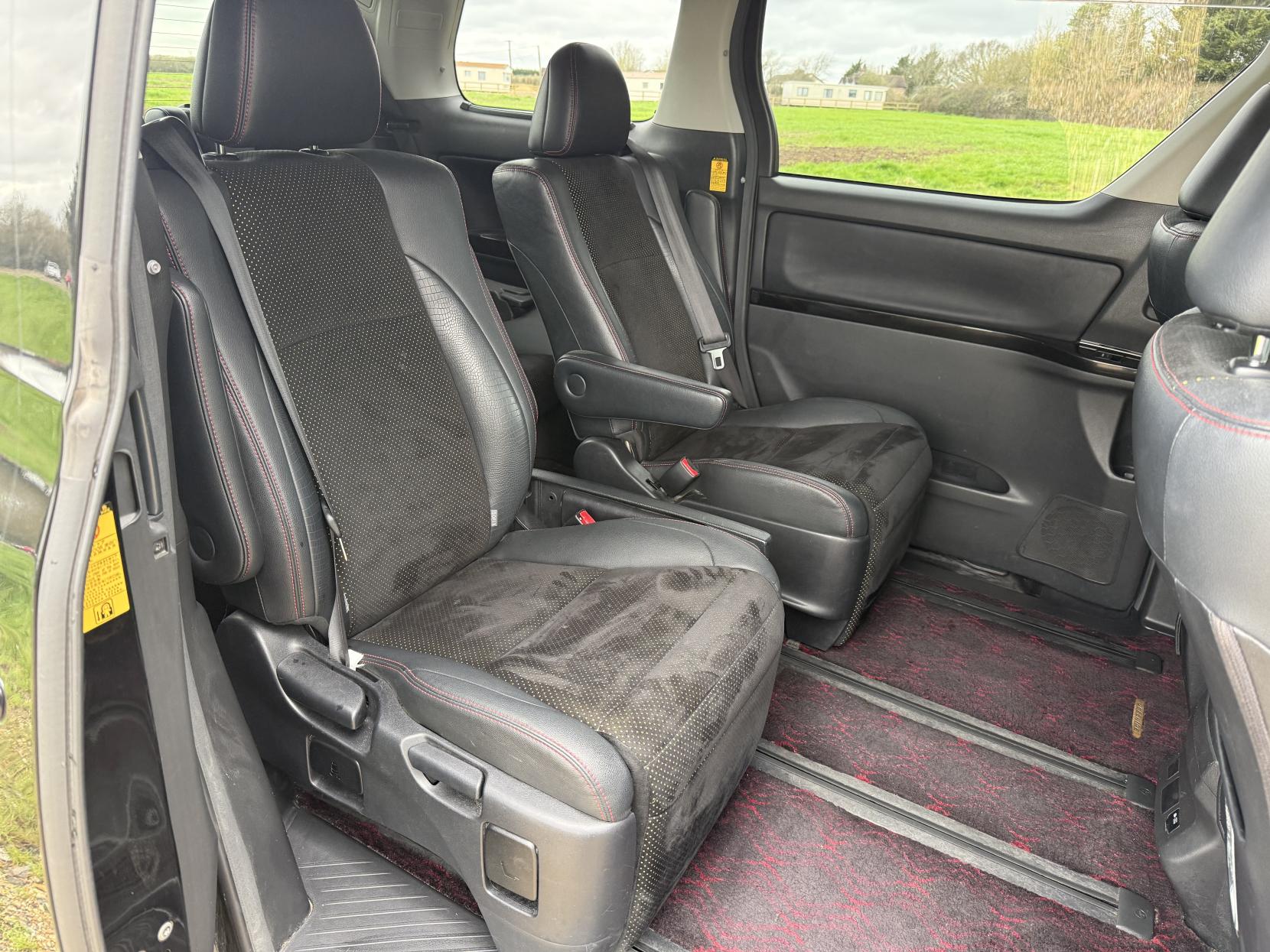 Toyota Vellfire 2369