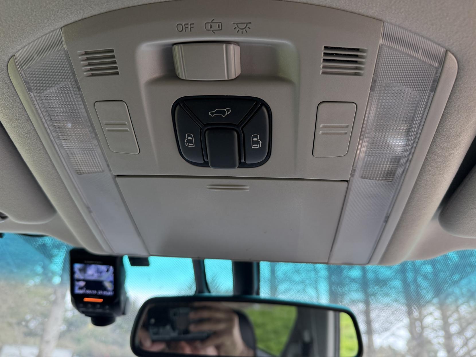 Toyota Vellfire 2369