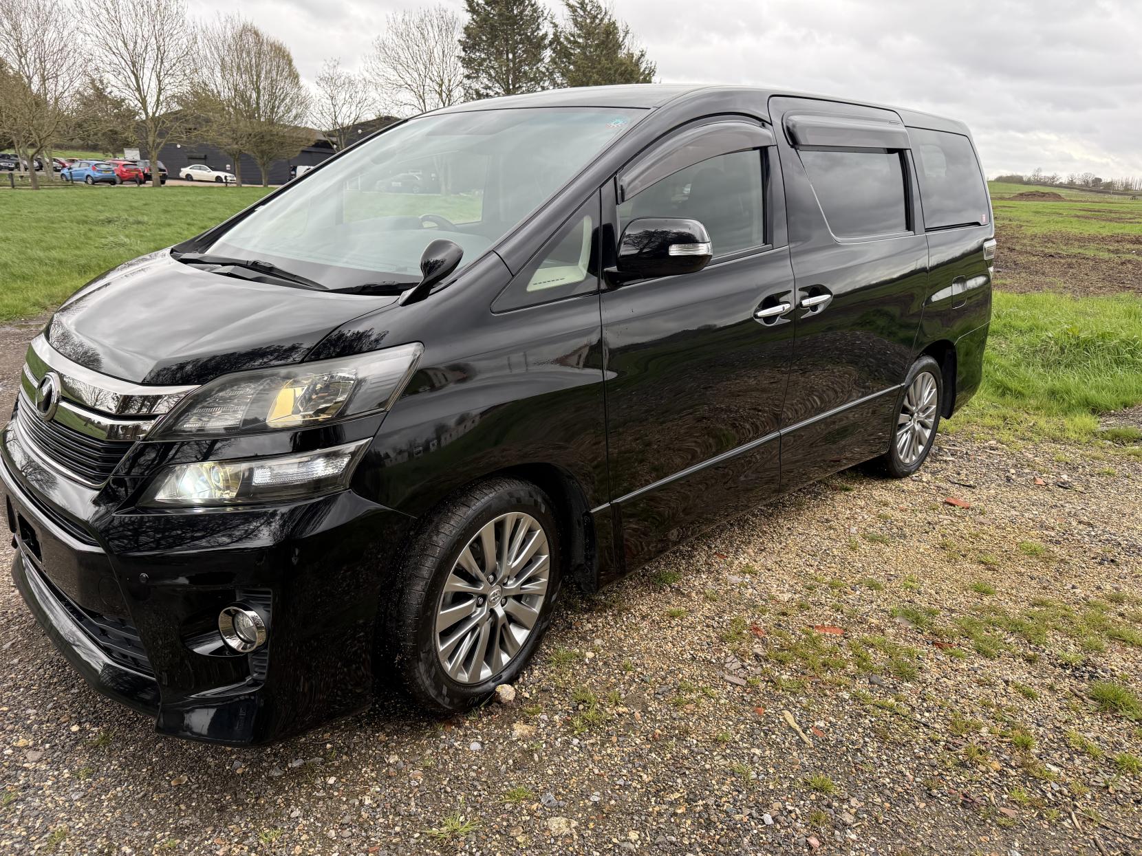 Toyota Vellfire 2369