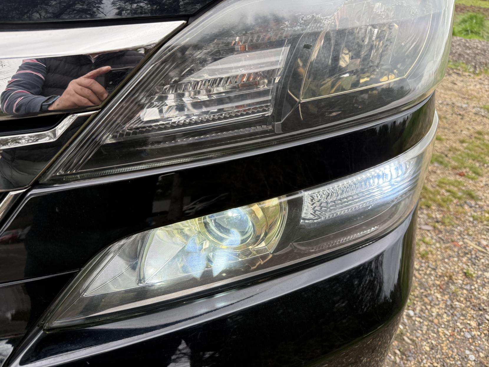 Toyota Vellfire 2369