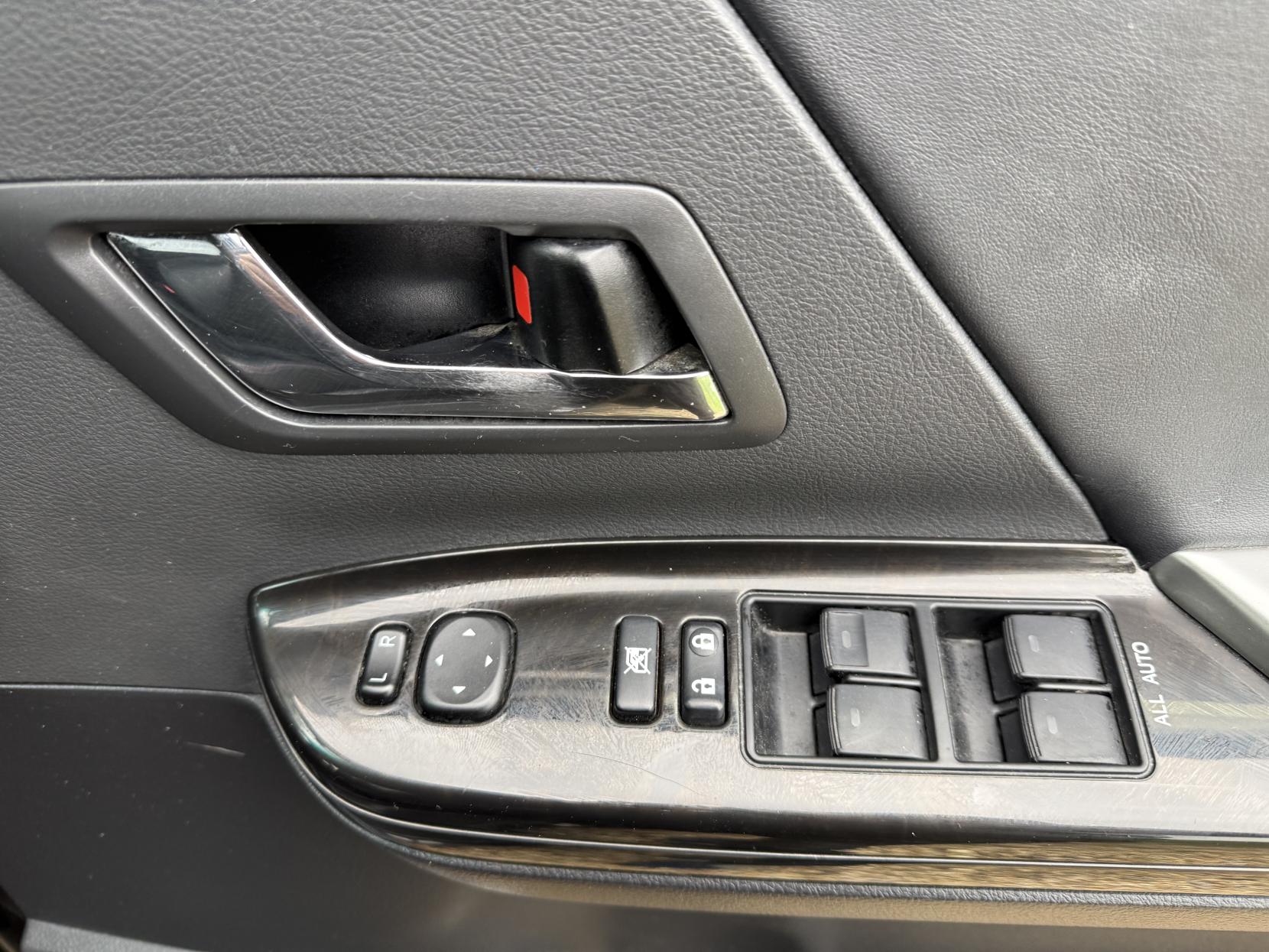 Toyota Vellfire 2369