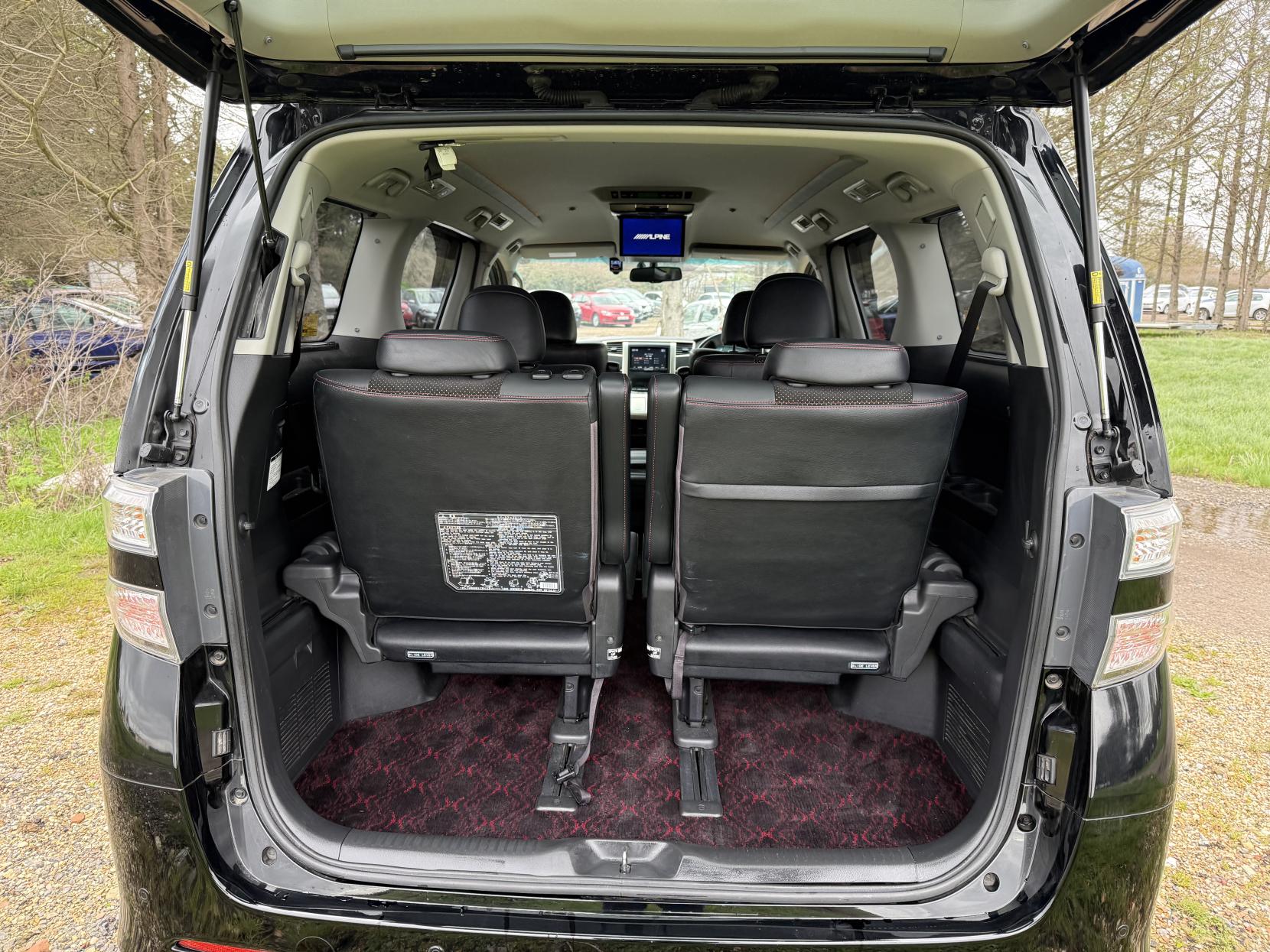 Toyota Vellfire 2369