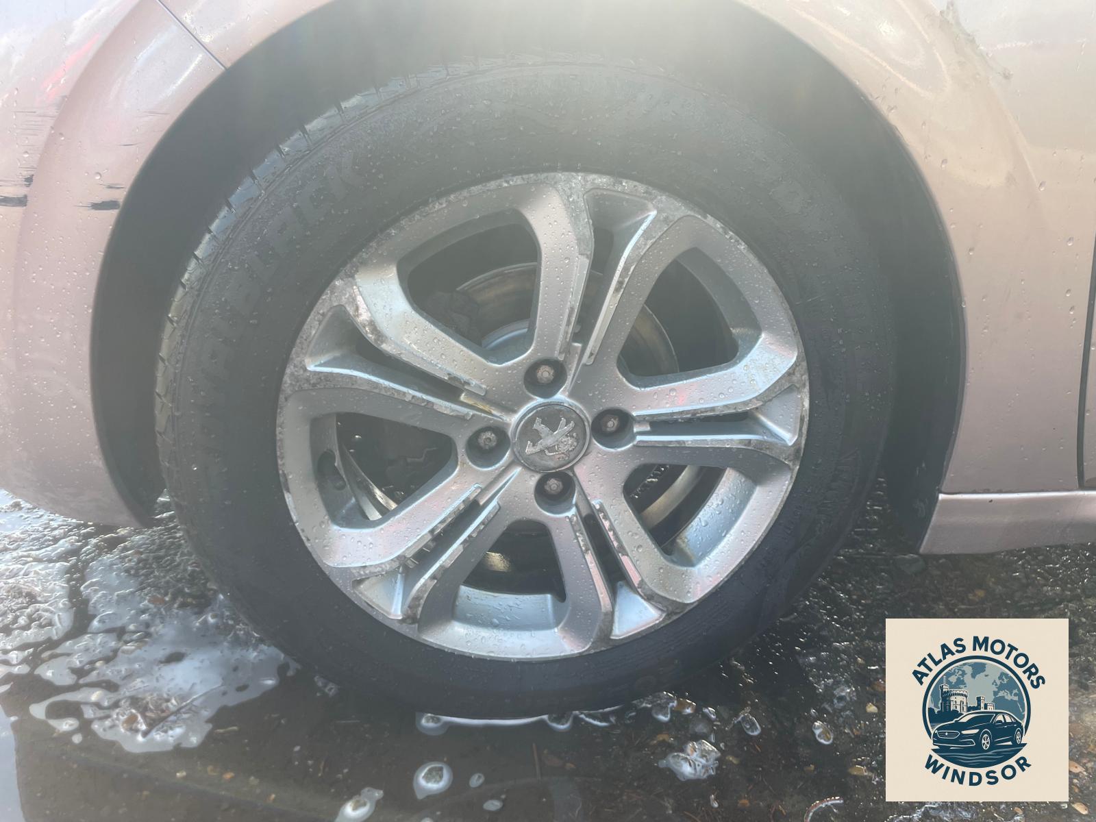 Peugeot 208 1.6 e-HDi Allure Hatchback 5dr Diesel Manual Euro 5 (s/s) (92 ps)