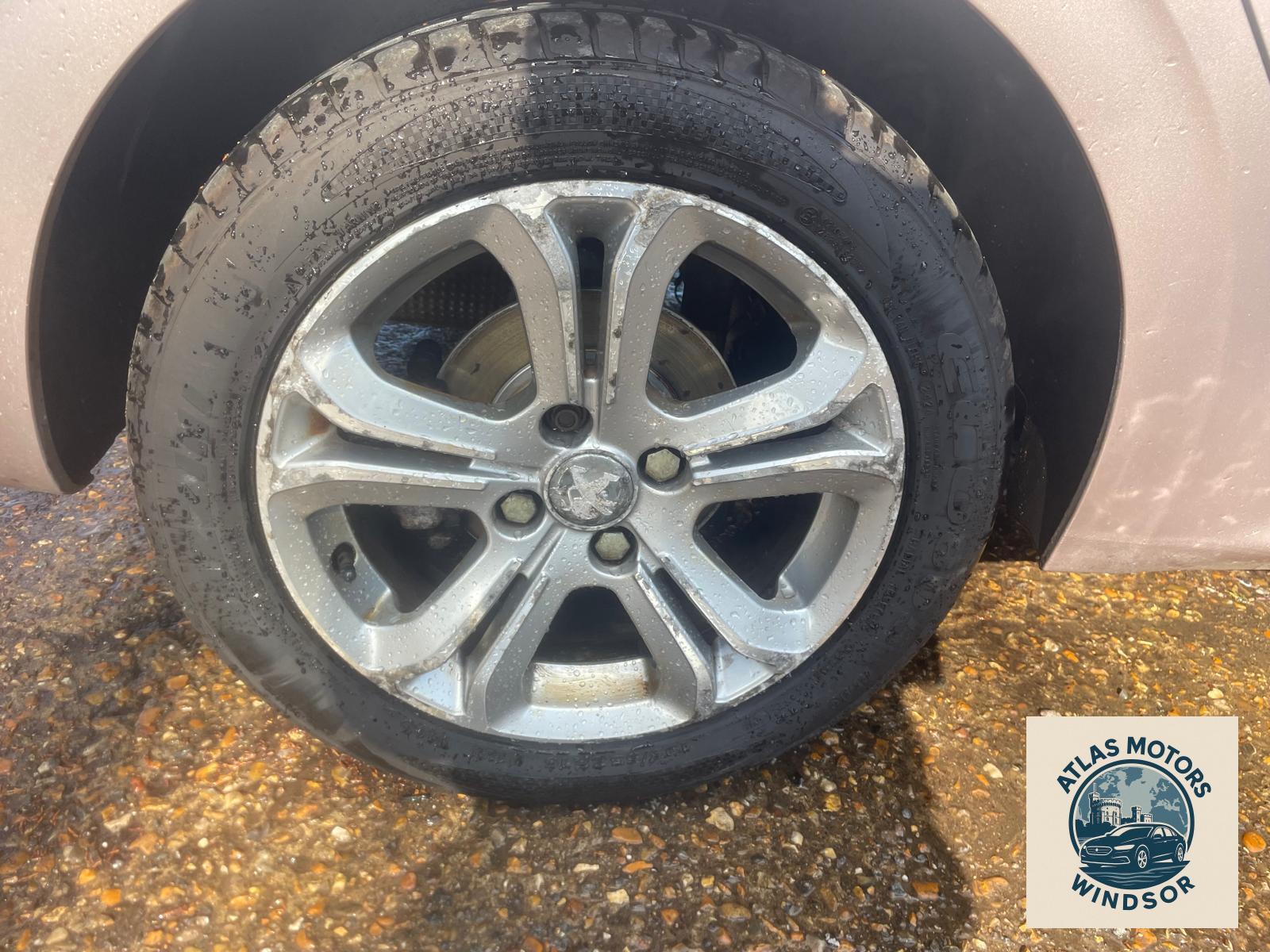 Peugeot 208 1.6 e-HDi Allure Hatchback 5dr Diesel Manual Euro 5 (s/s) (92 ps)