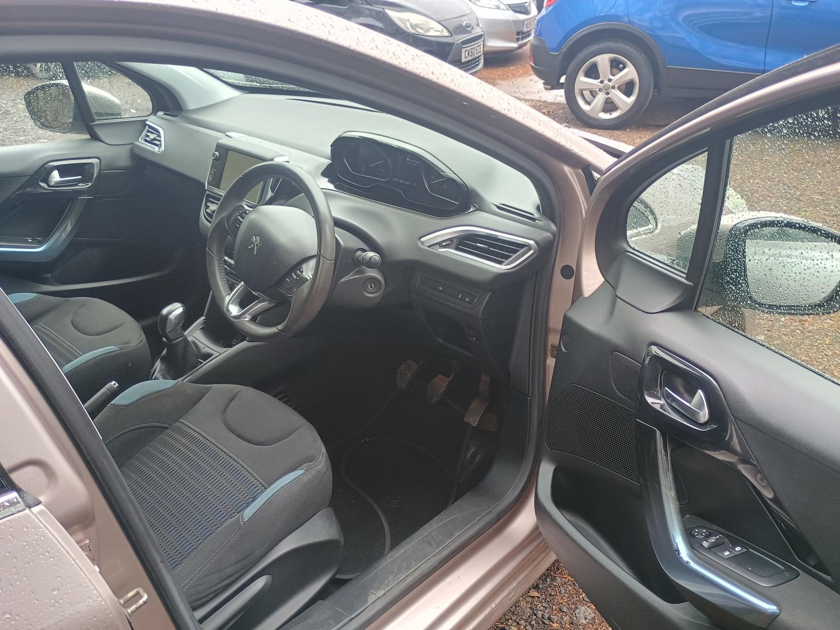 Peugeot 208 1.6 e-HDi Allure Hatchback 5dr Diesel Manual Euro 5 (s/s) (92 ps)