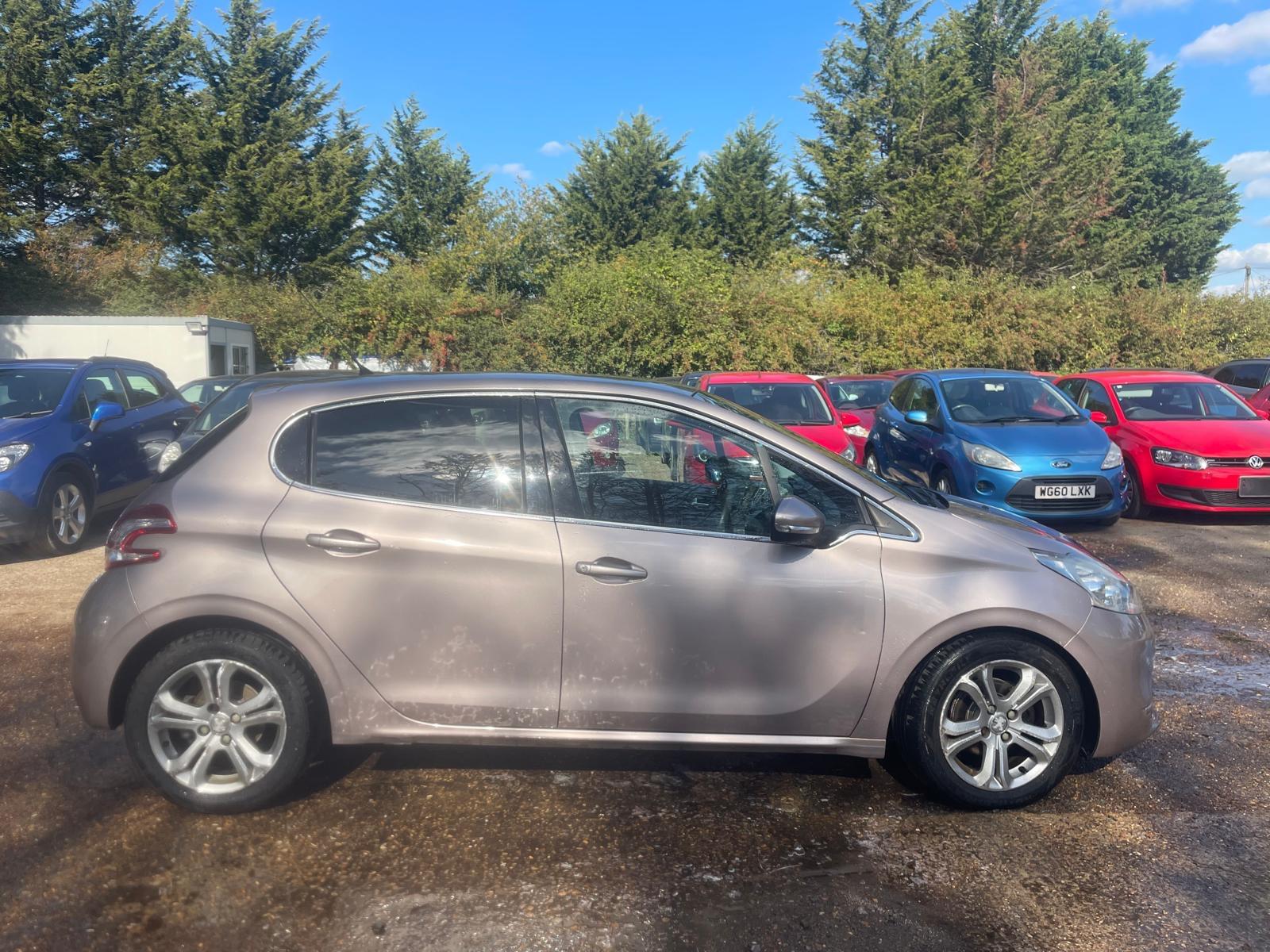 Peugeot 208 1.6 e-HDi Allure Hatchback 5dr Diesel Manual Euro 5 (s/s) (92 ps)