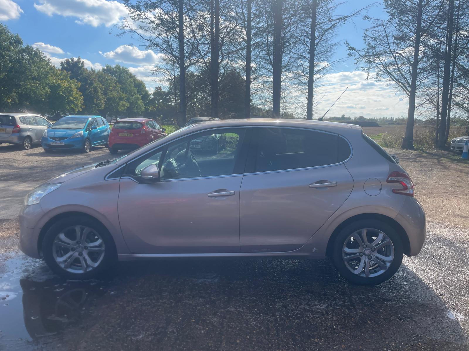 Peugeot 208 1.6 e-HDi Allure Hatchback 5dr Diesel Manual Euro 5 (s/s) (92 ps)