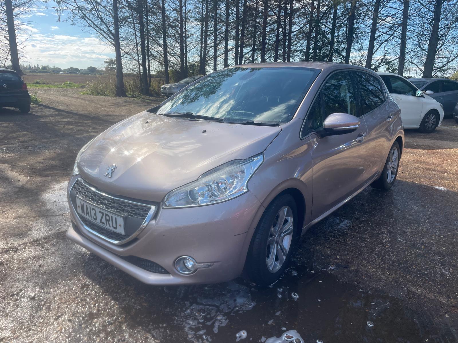 Peugeot 208 1.6 e-HDi Allure Hatchback 5dr Diesel Manual Euro 5 (s/s) (92 ps)