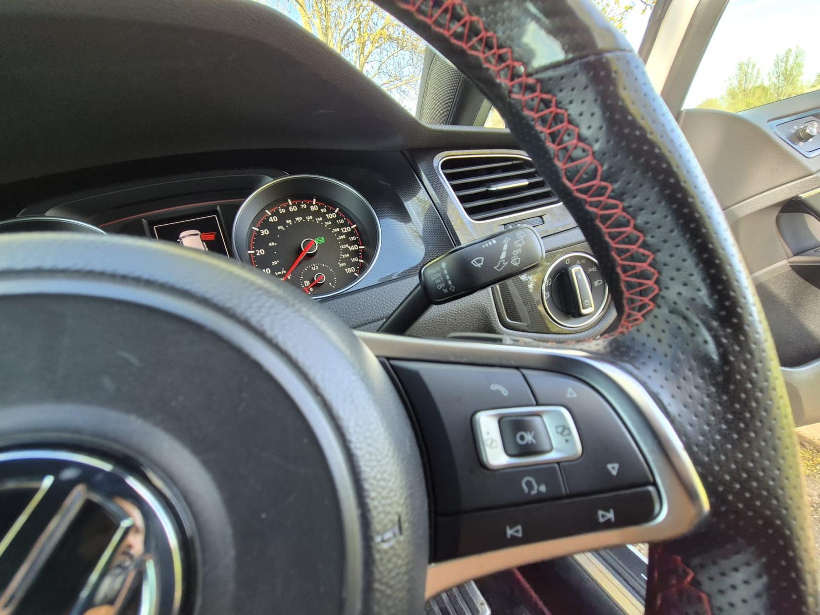 Volkswagen Golf 2.0 TSI BlueMotion Tech GTI Hatchback 3dr Petrol DSG Euro 6 (s/s) (220 ps)