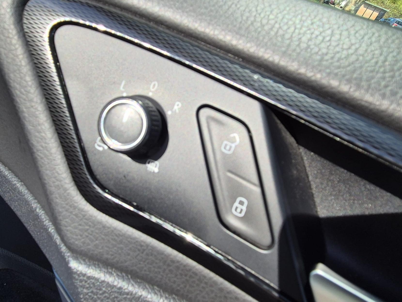 Volkswagen Golf 2.0 TSI BlueMotion Tech GTI Hatchback 3dr Petrol DSG Euro 6 (s/s) (220 ps)