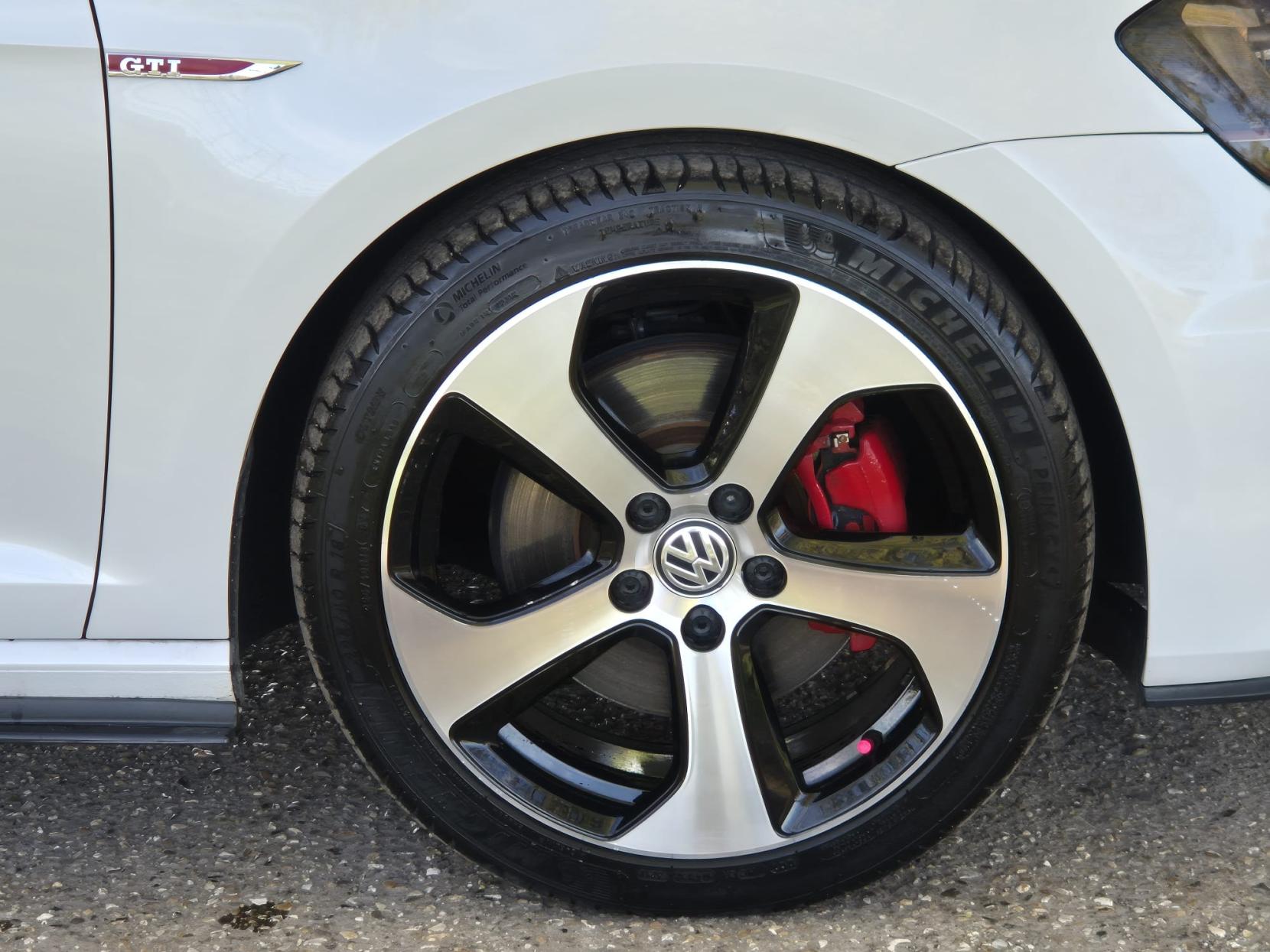 Volkswagen Golf 2.0 TSI BlueMotion Tech GTI Hatchback 3dr Petrol DSG Euro 6 (s/s) (220 ps)