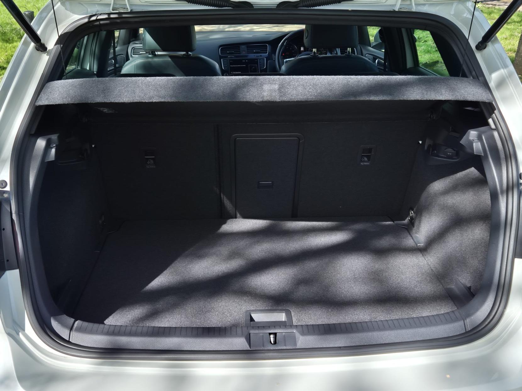 Volkswagen Golf 2.0 TSI BlueMotion Tech GTI Hatchback 3dr Petrol DSG Euro 6 (s/s) (220 ps)