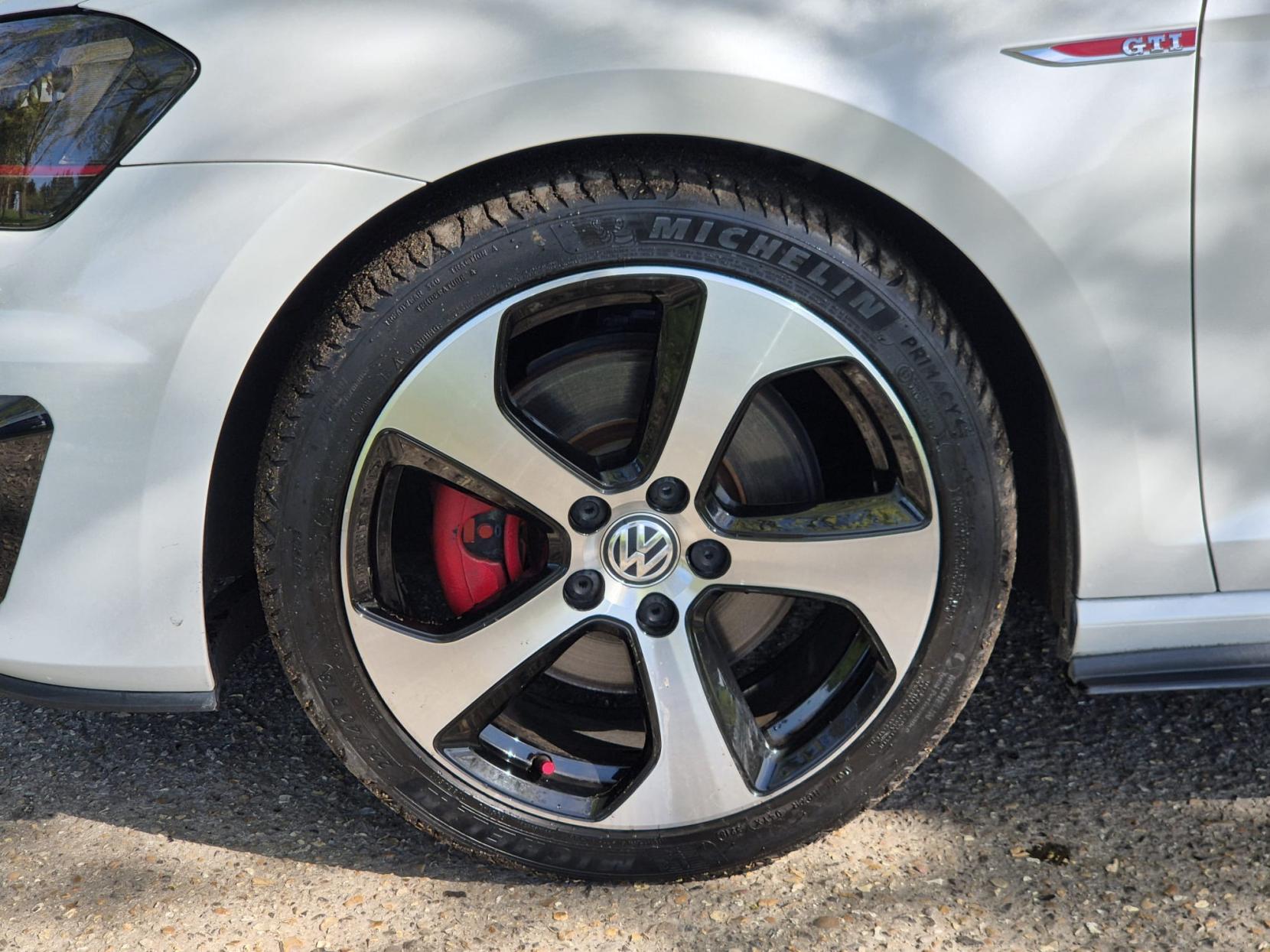 Volkswagen Golf 2.0 TSI BlueMotion Tech GTI Hatchback 3dr Petrol DSG Euro 6 (s/s) (220 ps)