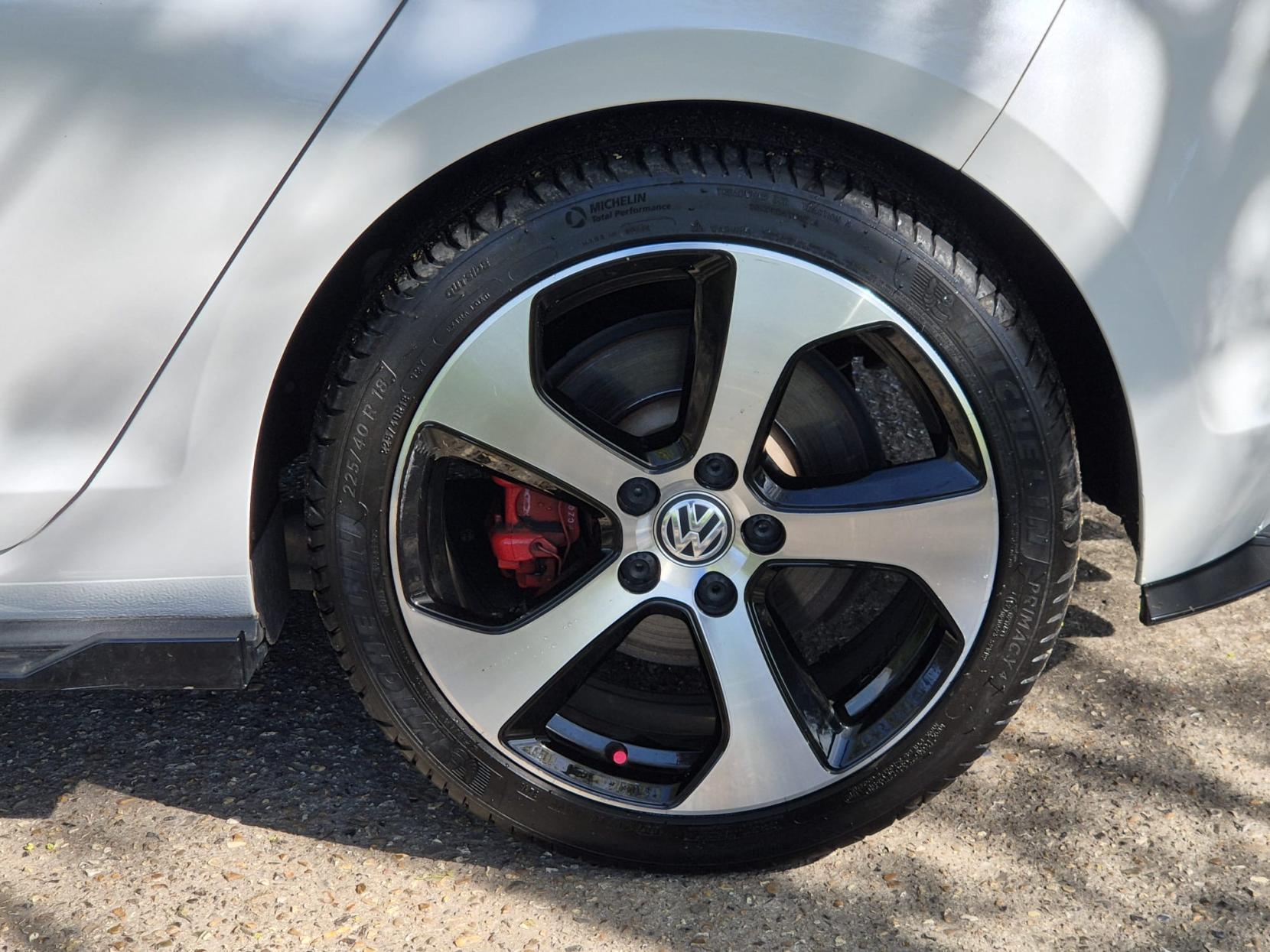 Volkswagen Golf 2.0 TSI BlueMotion Tech GTI Hatchback 3dr Petrol DSG Euro 6 (s/s) (220 ps)