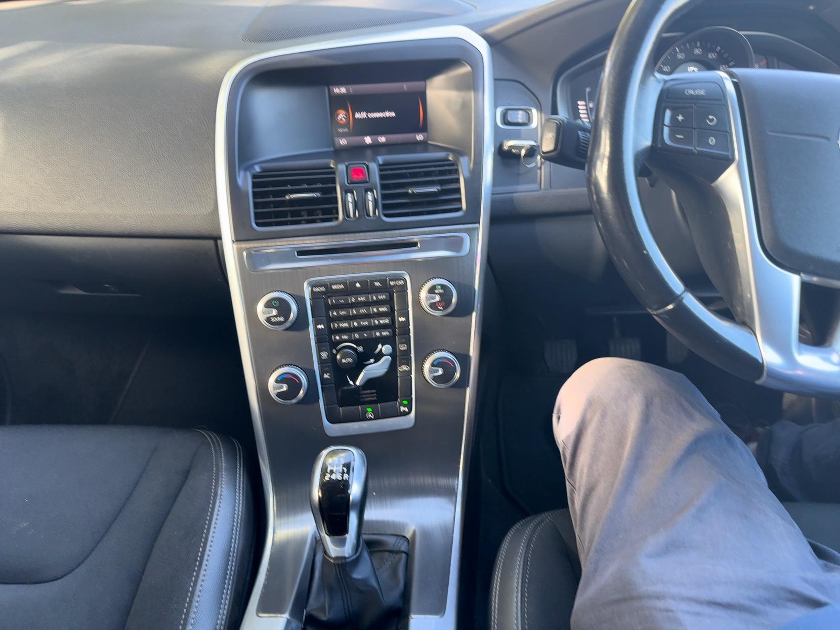 Volvo XC60 2.0 D4 SE SUV 5dr Diesel Manual Euro 6 (s/s) (190 ps)