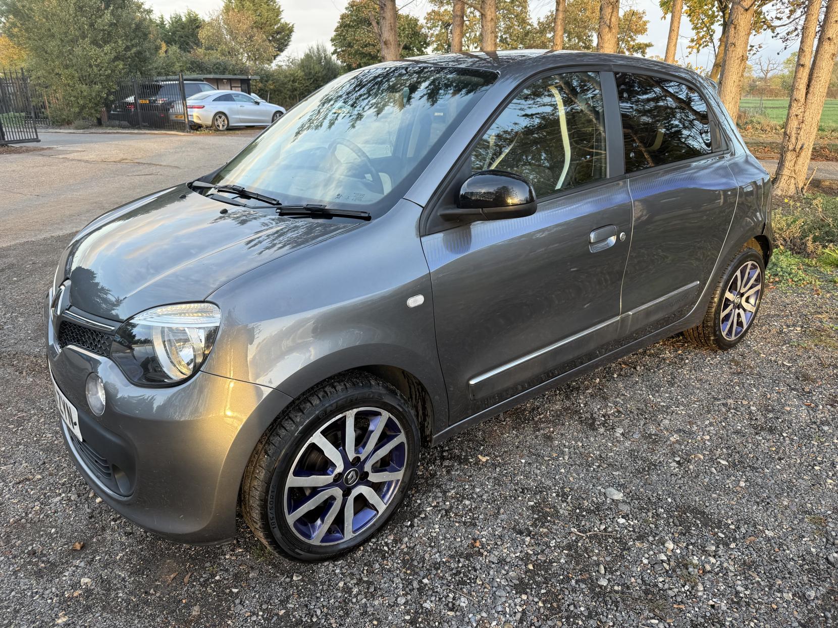 Renault Twingo 0.9 TCe ENERGY Iconic Hatchback 5dr Petrol Manual Euro 6 (s/s) (90 ps)