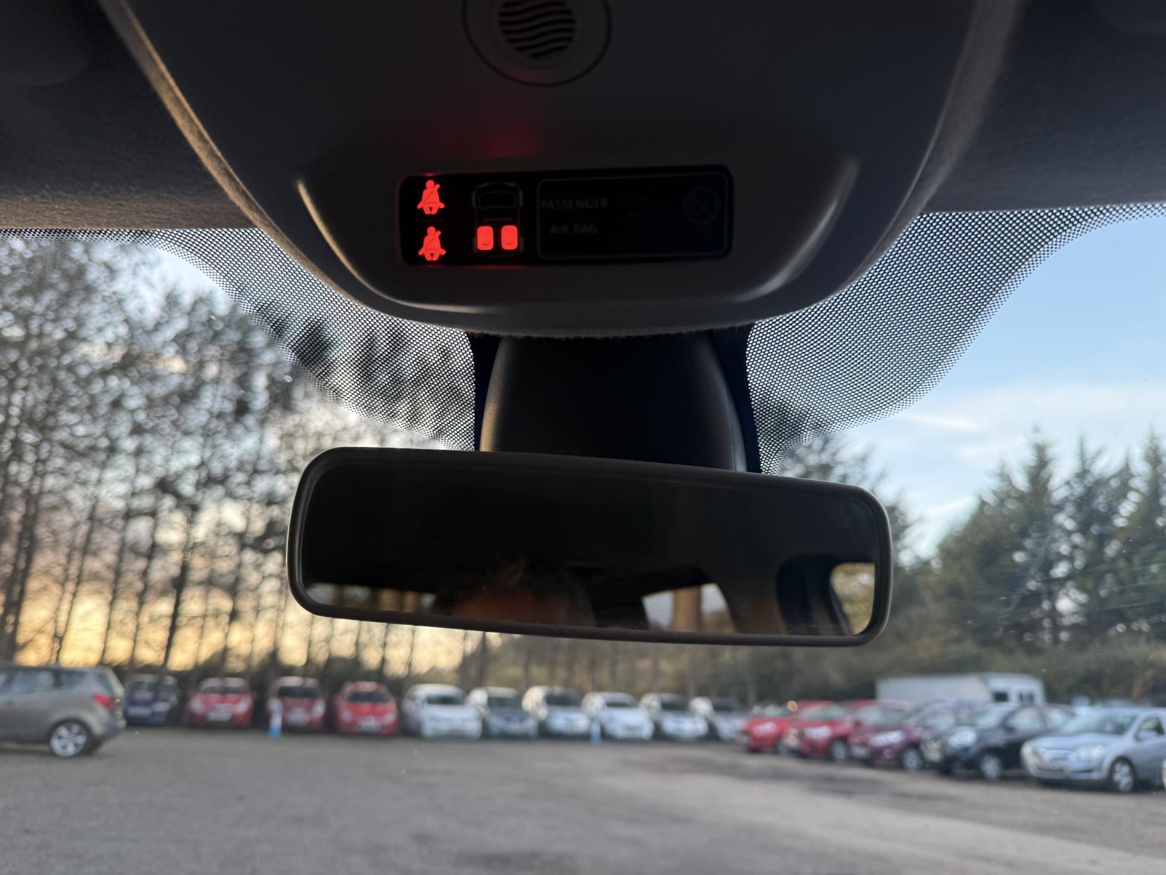 Renault Twingo 0.9 TCe ENERGY Iconic Hatchback 5dr Petrol Manual Euro 6 (s/s) (90 ps)