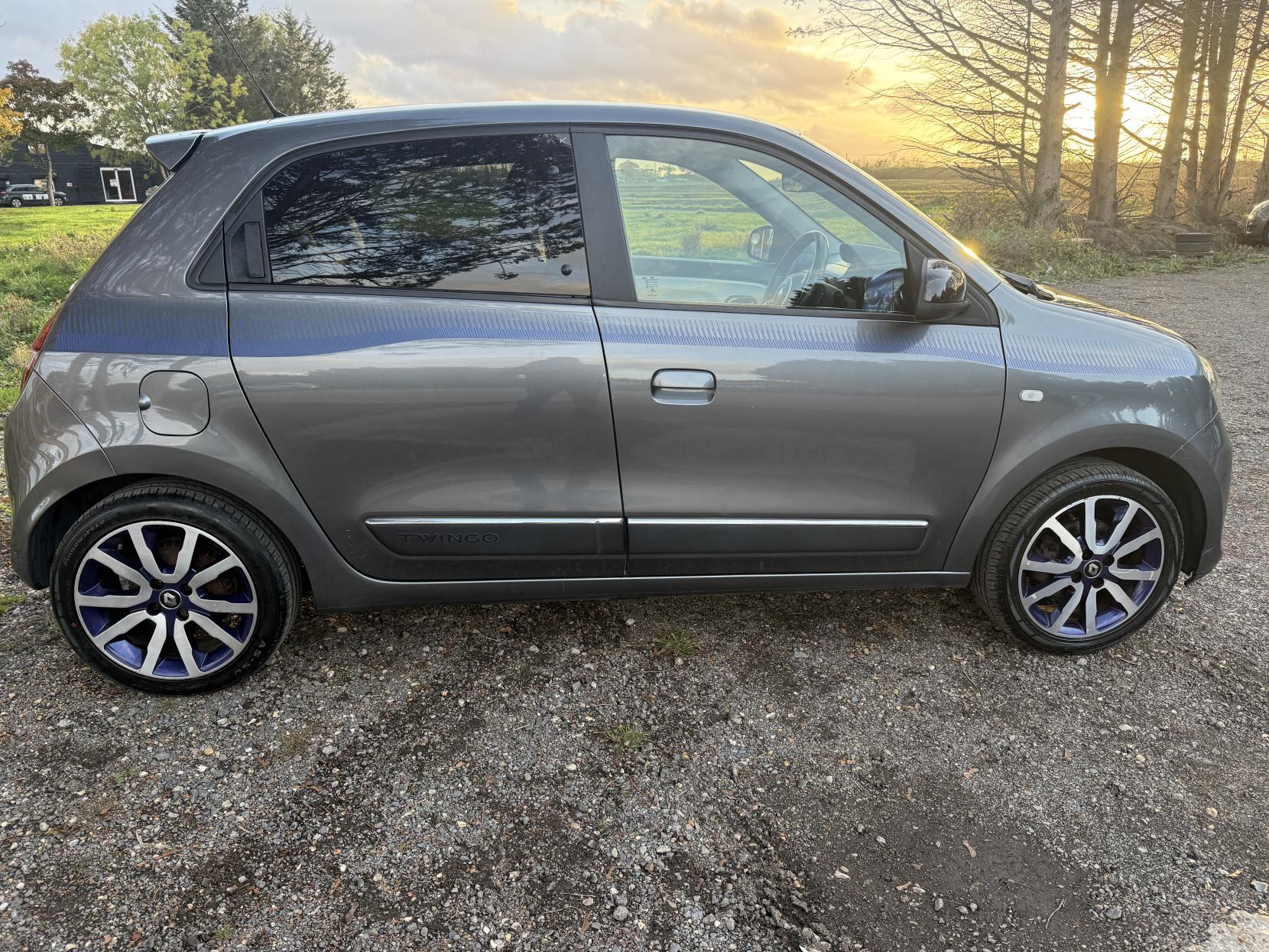 Renault Twingo 0.9 TCe ENERGY Iconic Hatchback 5dr Petrol Manual Euro 6 (s/s) (90 ps)