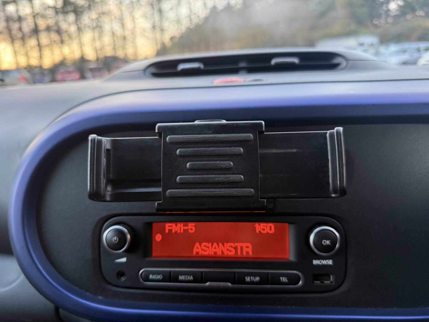 Renault Twingo 0.9 TCe ENERGY Iconic Hatchback 5dr Petrol Manual Euro 6 (s/s) (90 ps)