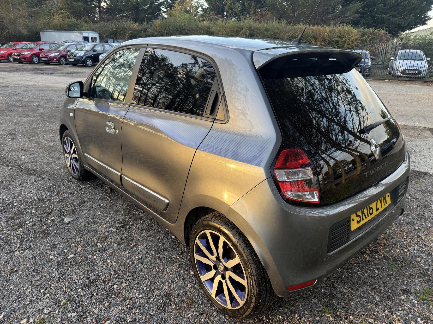 Renault Twingo 0.9 TCe ENERGY Iconic Hatchback 5dr Petrol Manual Euro 6 (s/s) (90 ps)