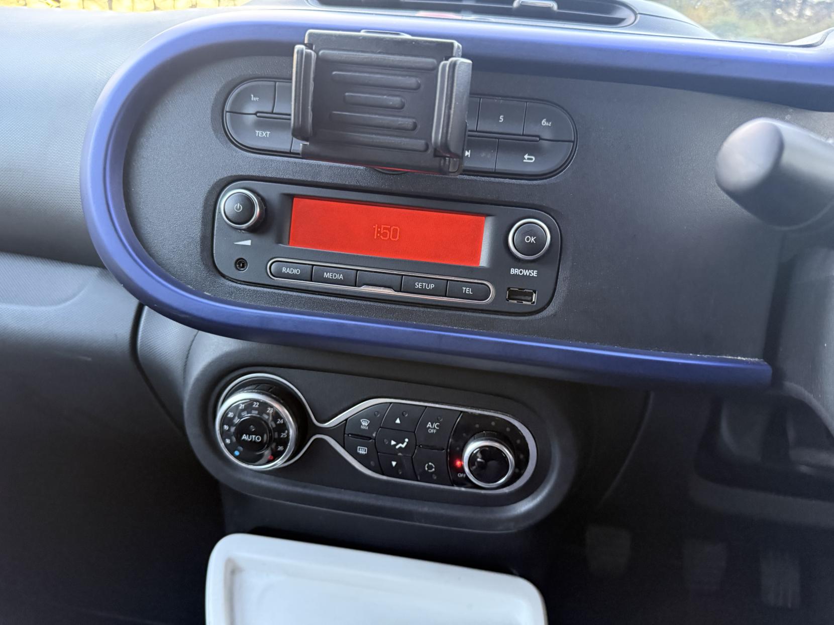 Renault Twingo 0.9 TCe ENERGY Iconic Hatchback 5dr Petrol Manual Euro 6 (s/s) (90 ps)