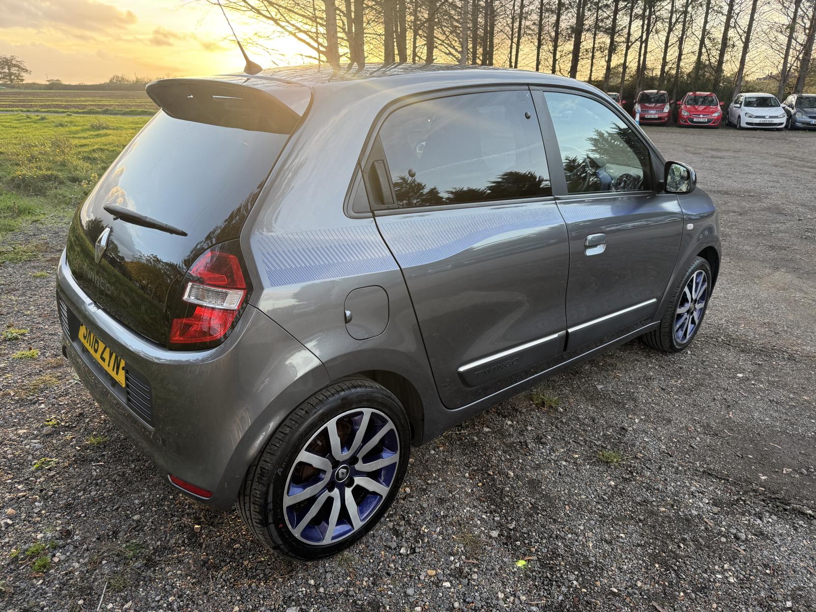 Renault Twingo 0.9 TCe ENERGY Iconic Hatchback 5dr Petrol Manual Euro 6 (s/s) (90 ps)