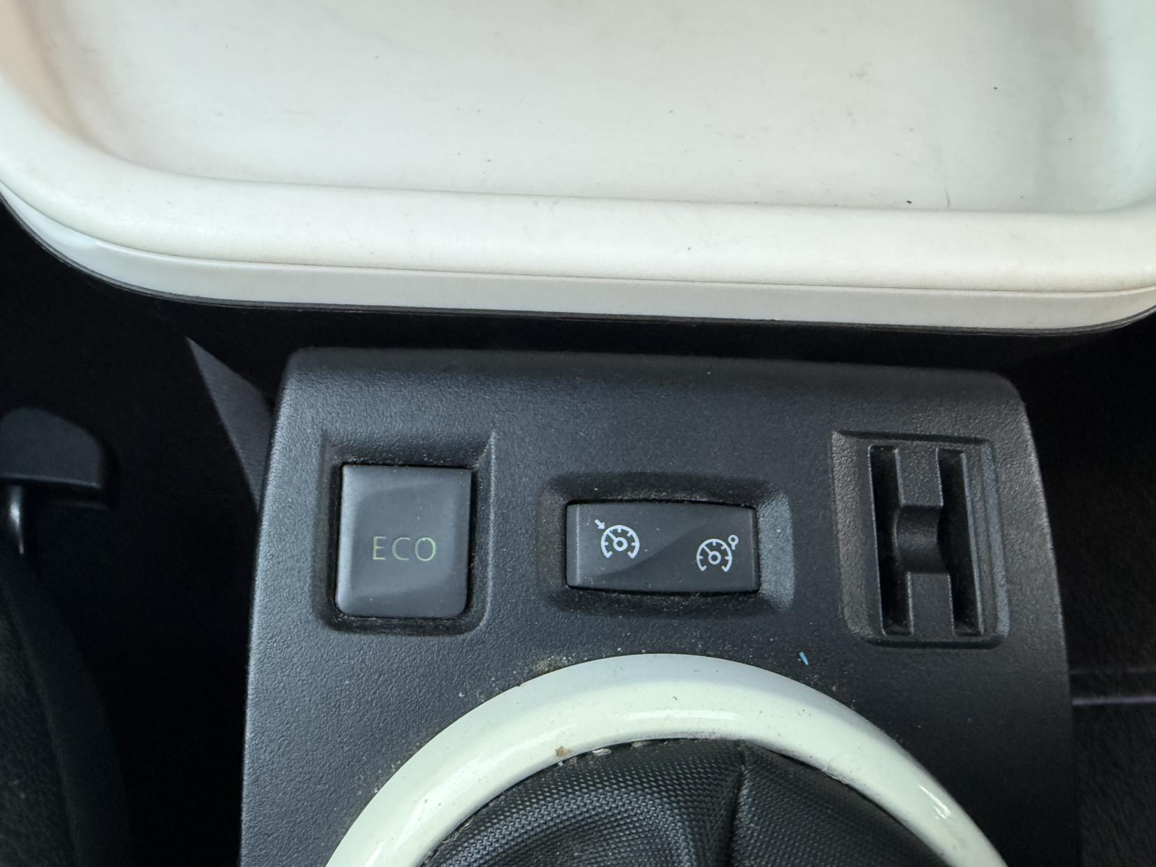 Renault Twingo 0.9 TCe ENERGY Iconic Hatchback 5dr Petrol Manual Euro 6 (s/s) (90 ps)