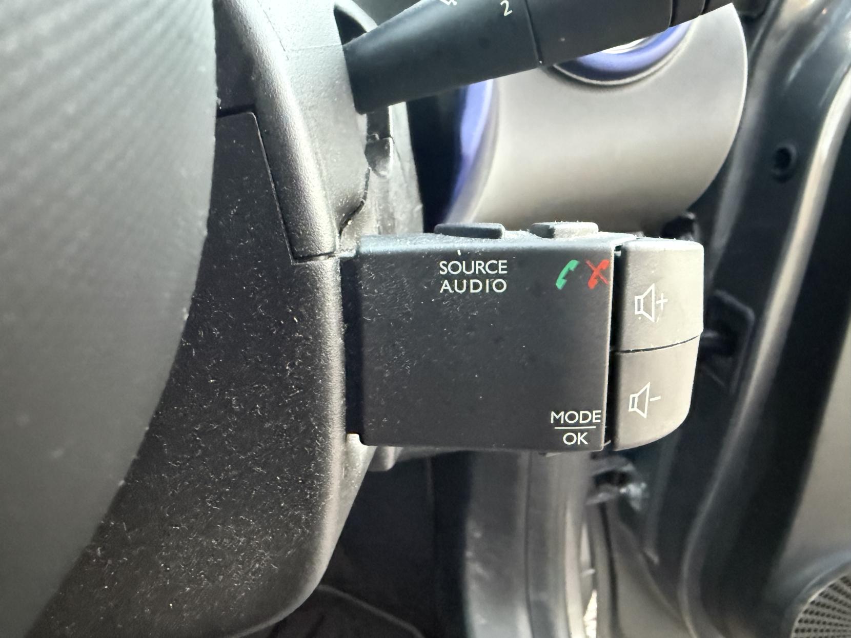 Renault Twingo 0.9 TCe ENERGY Iconic Hatchback 5dr Petrol Manual Euro 6 (s/s) (90 ps)