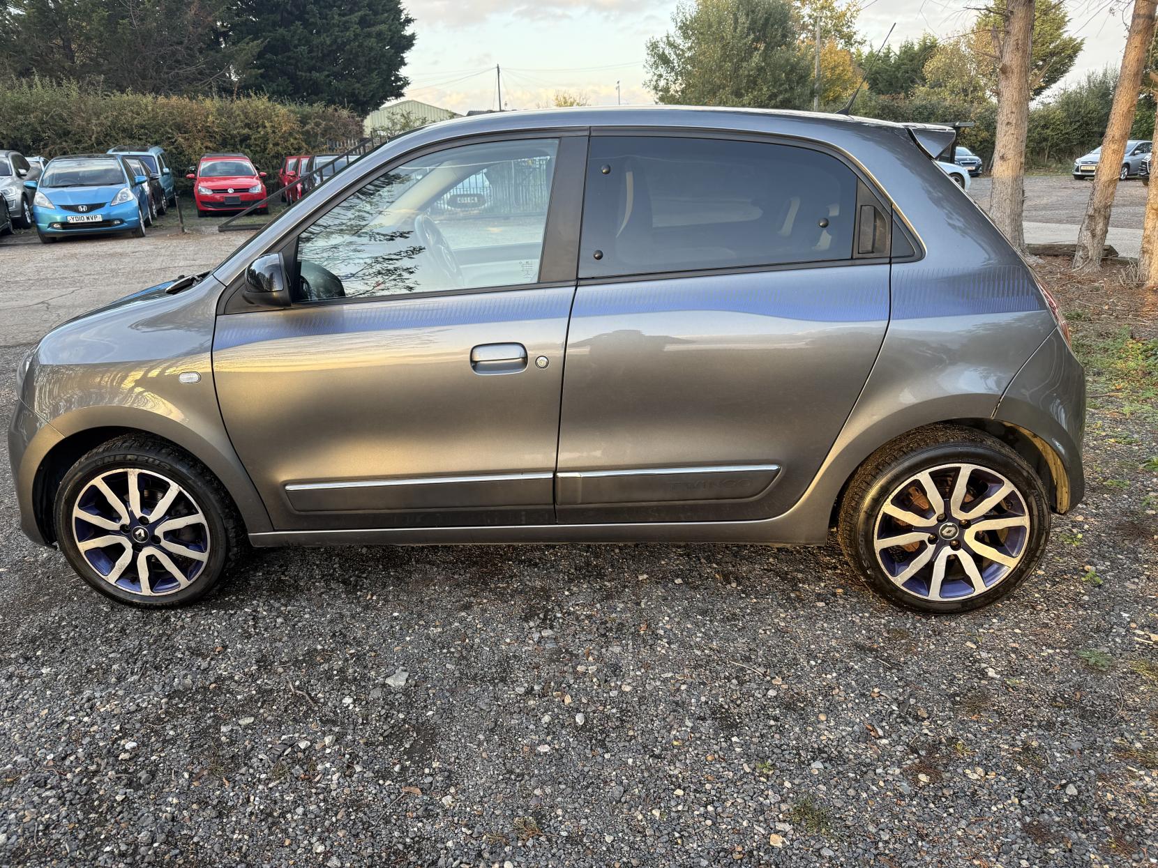 Renault Twingo 0.9 TCe ENERGY Iconic Hatchback 5dr Petrol Manual Euro 6 (s/s) (90 ps)