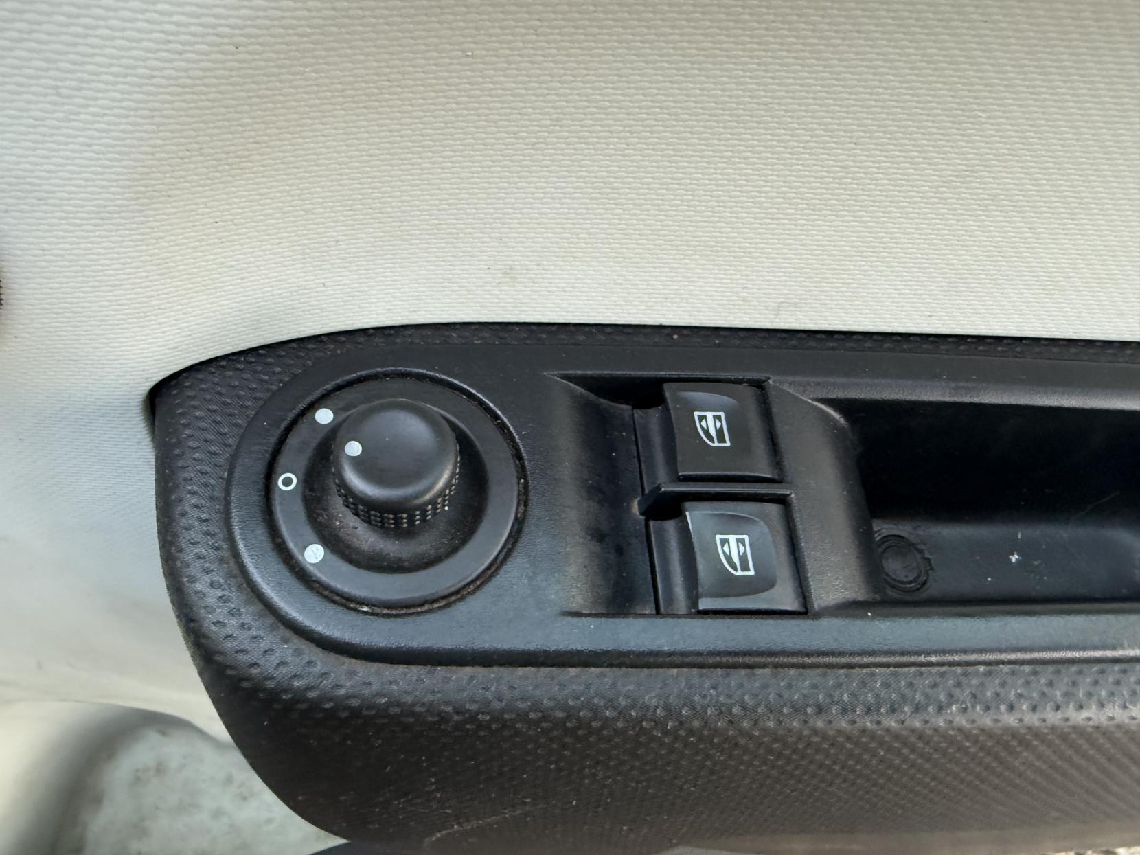 Renault Twingo 0.9 TCe ENERGY Iconic Hatchback 5dr Petrol Manual Euro 6 (s/s) (90 ps)