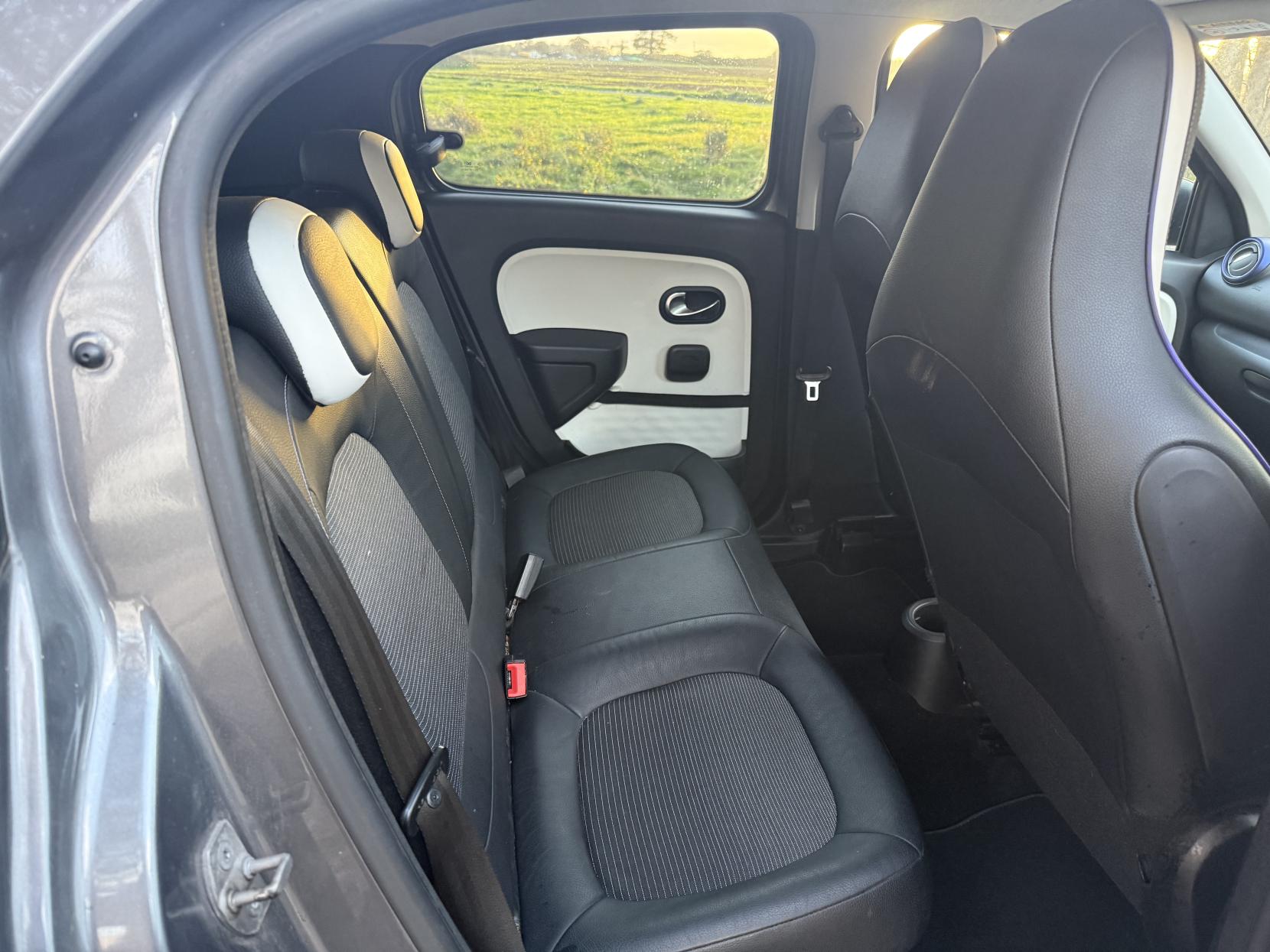 Renault Twingo 0.9 TCe ENERGY Iconic Hatchback 5dr Petrol Manual Euro 6 (s/s) (90 ps)