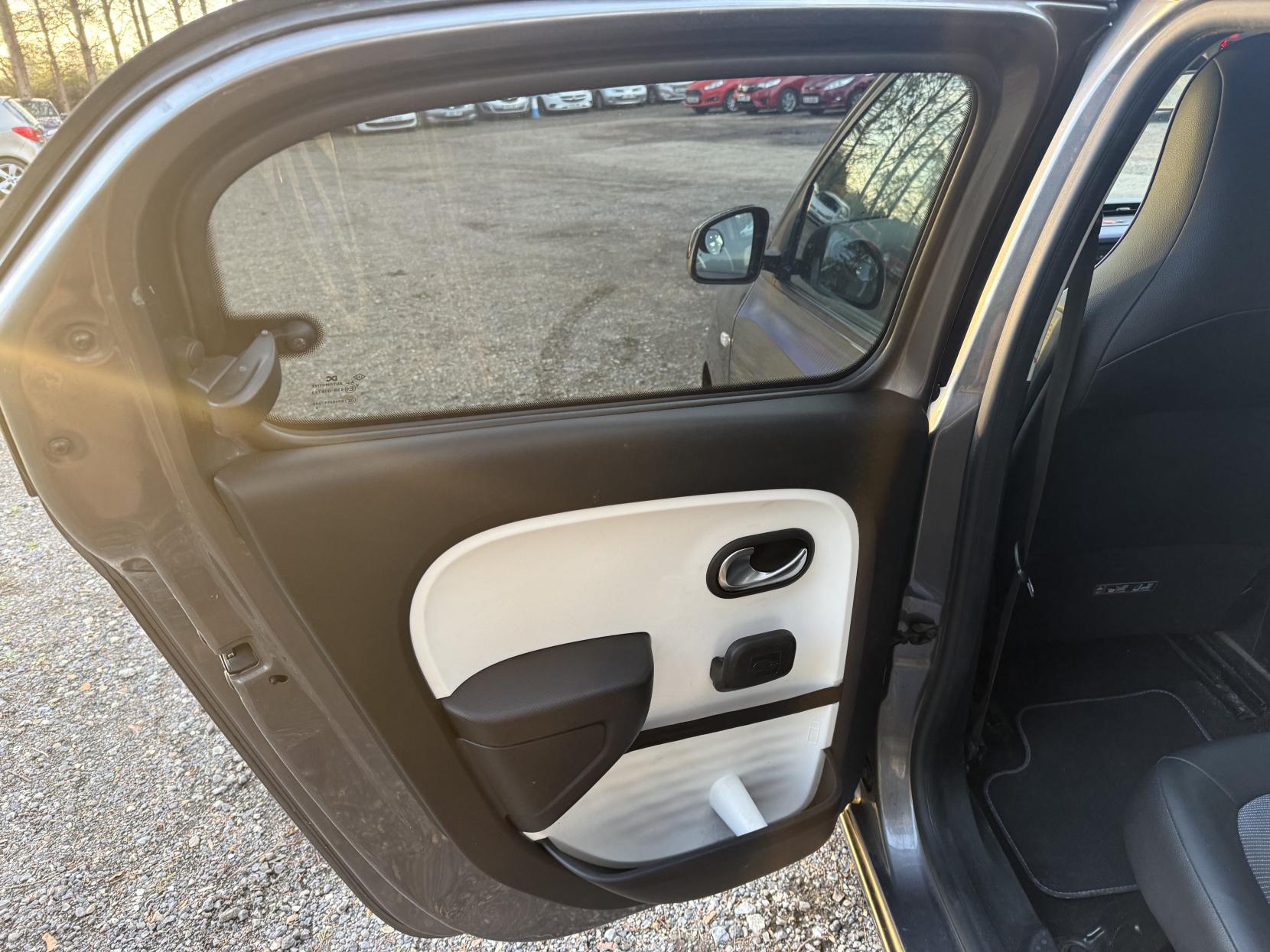 Renault Twingo 0.9 TCe ENERGY Iconic Hatchback 5dr Petrol Manual Euro 6 (s/s) (90 ps)